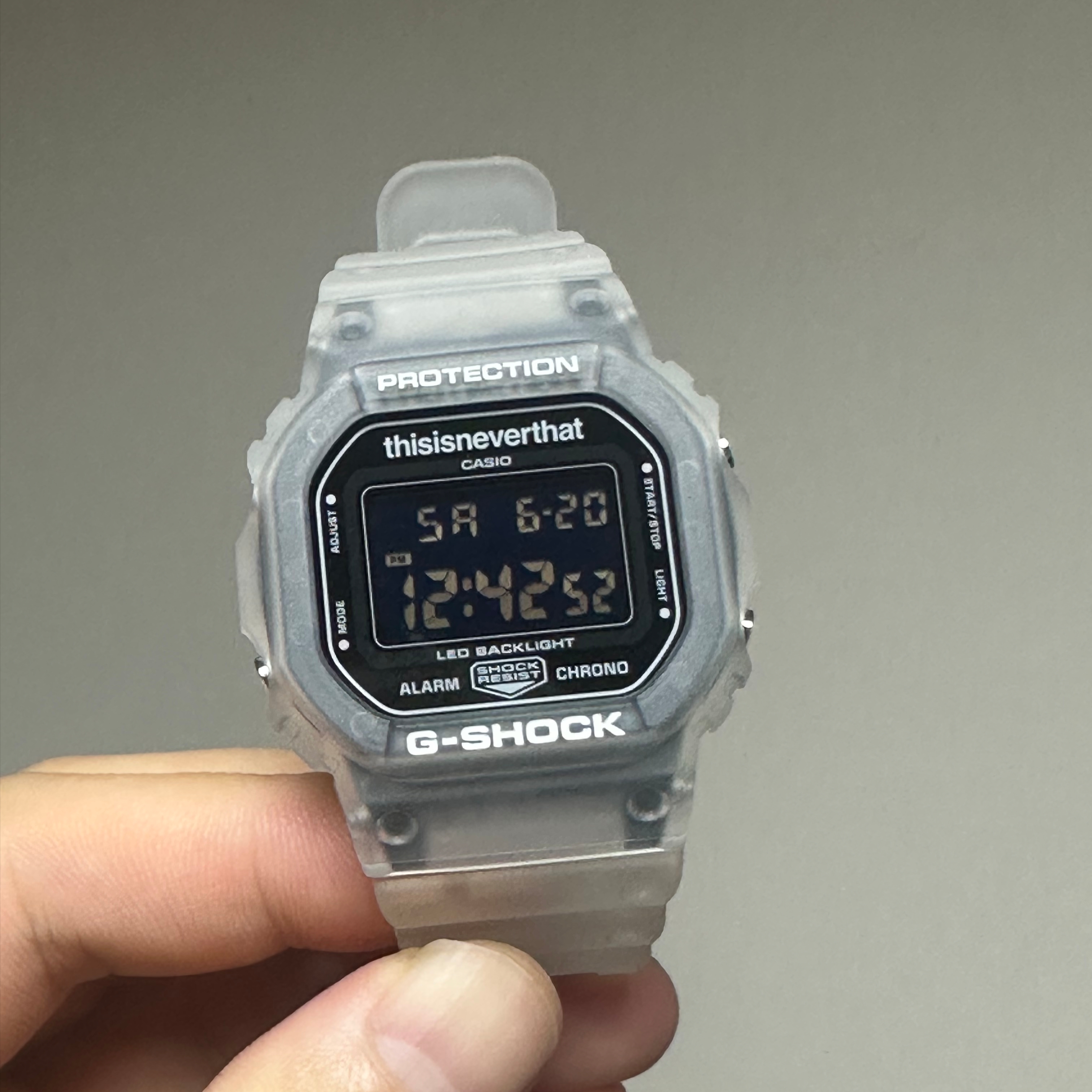 Casio G-Shock x Thisisneverthat DW-5600TNT-7 Transparent (Special Package Heather Grey Ver.) 착용 스타일
