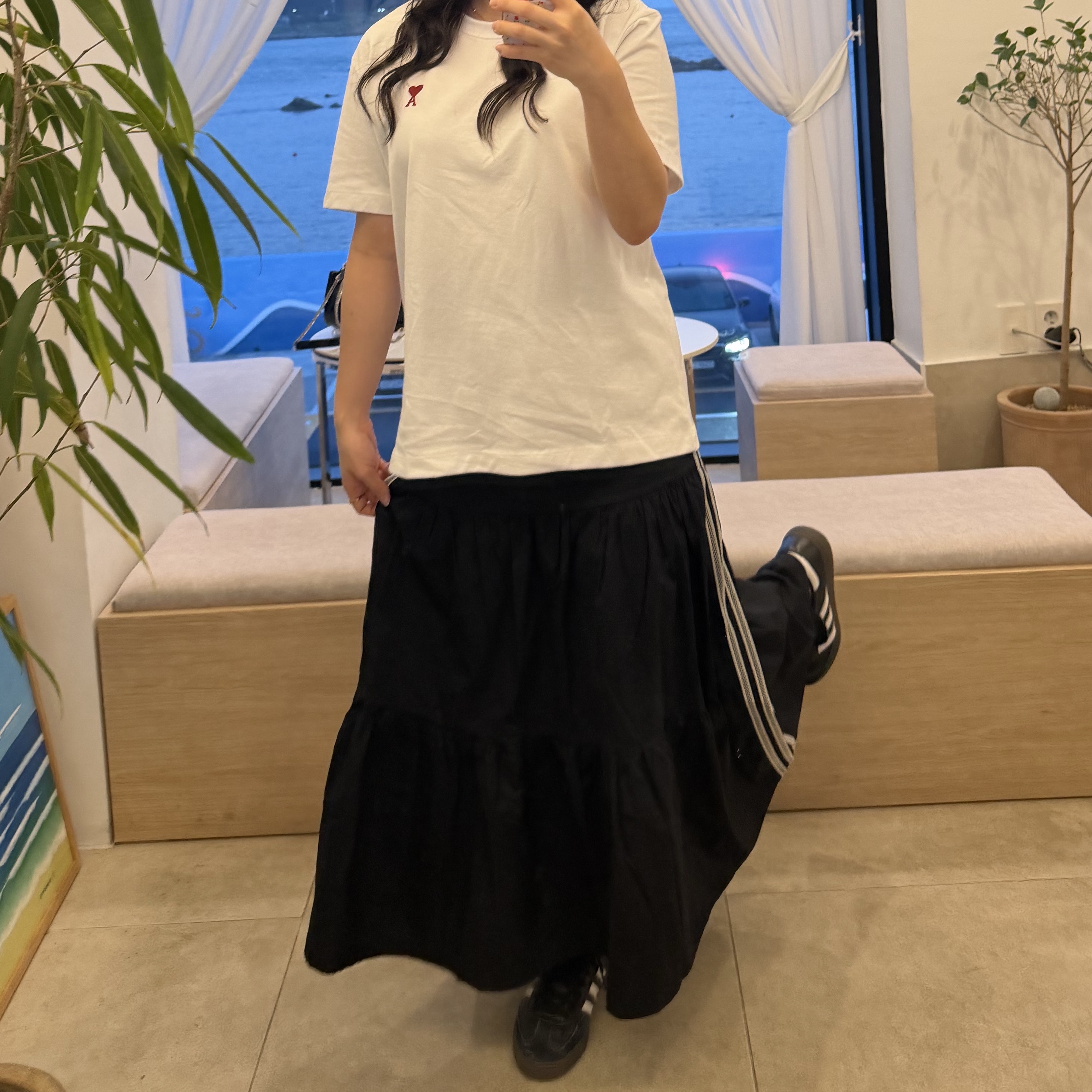 (W) Adidas Originals Summer Glow Skirt Black - KR Sizing, AMI de Coeur T-Shirt White 착용 스타일 - 3