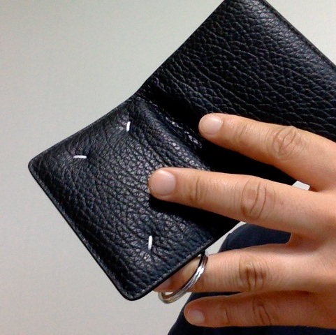 Maison Margiela Keyring Wallet Black 착용 스타일 - 1