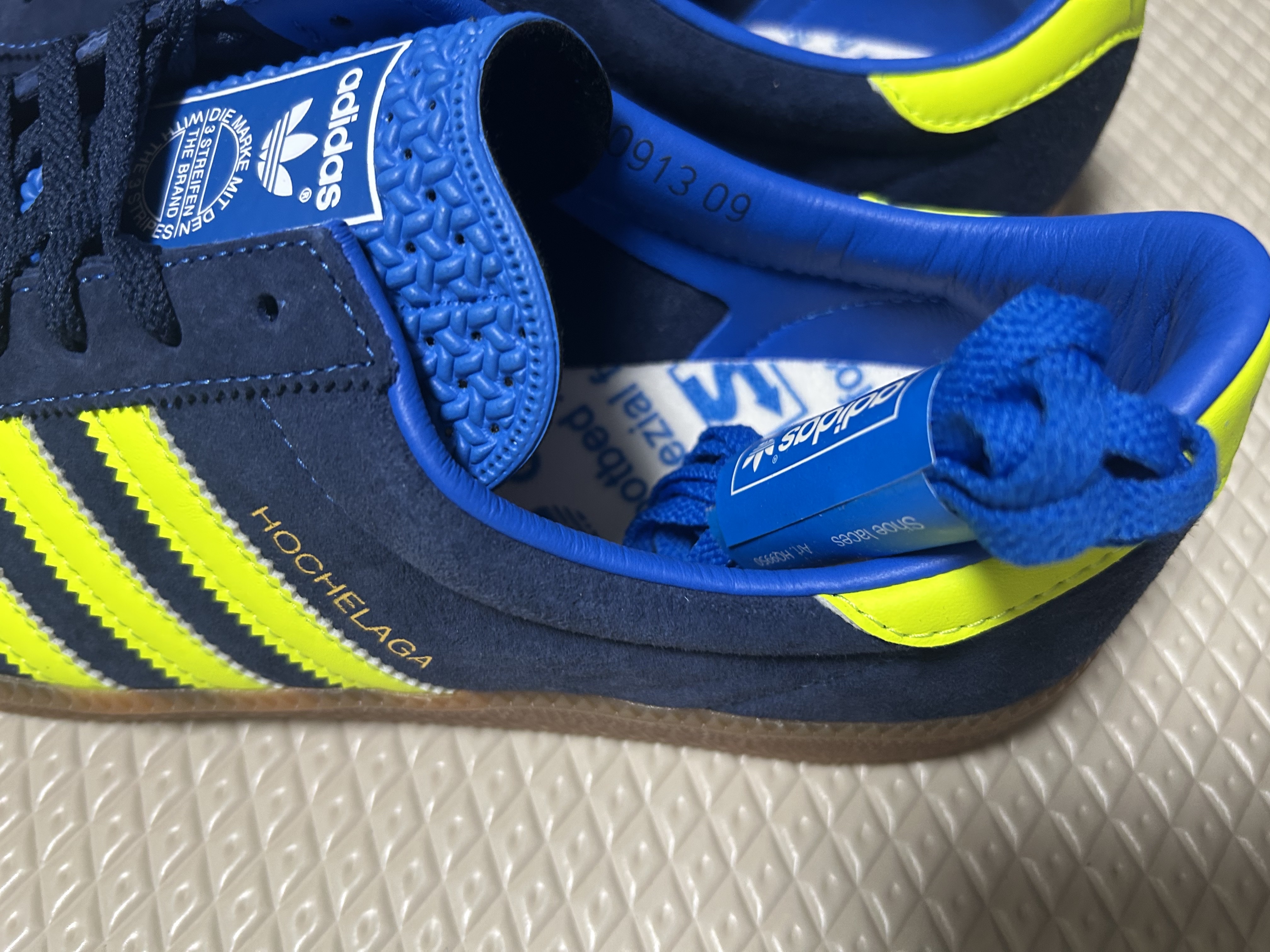 Adidas Hochelaga Spezial Night Indigo 착용 스타일