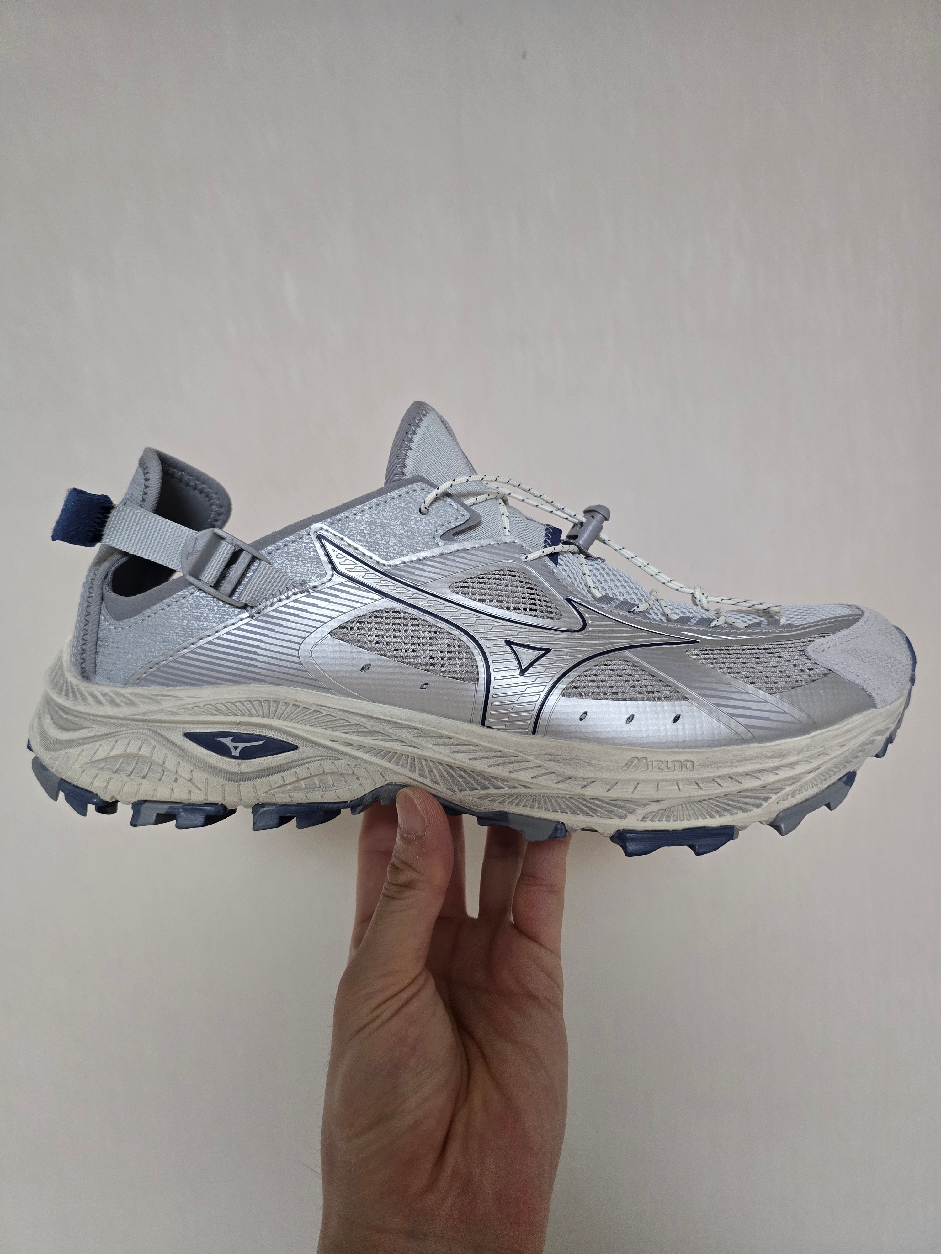 Mizuno Racer Trail SE V2 Silver Grey 착용 스타일 - 1