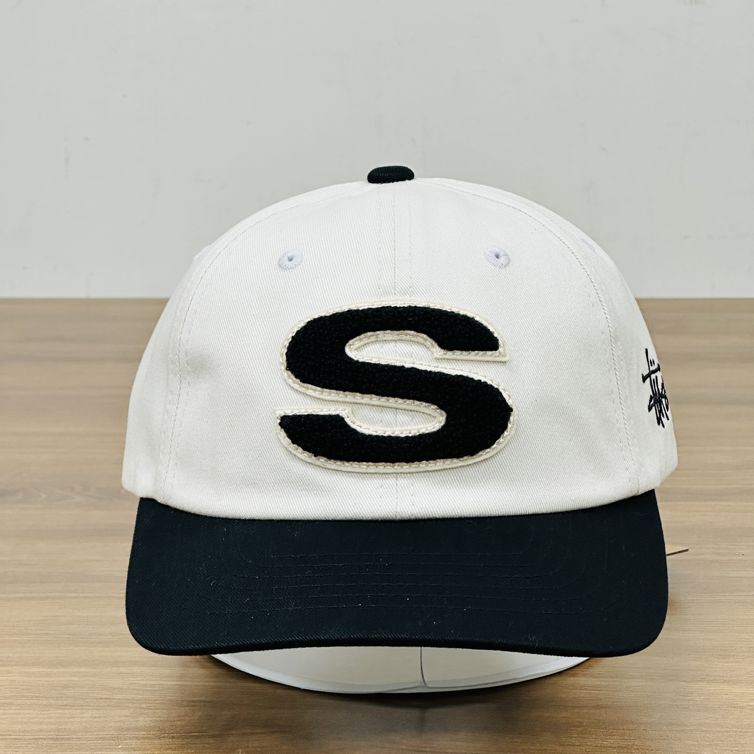 Stussy Chenille S Low Pro Cap Natural 착용 스타일 - 3