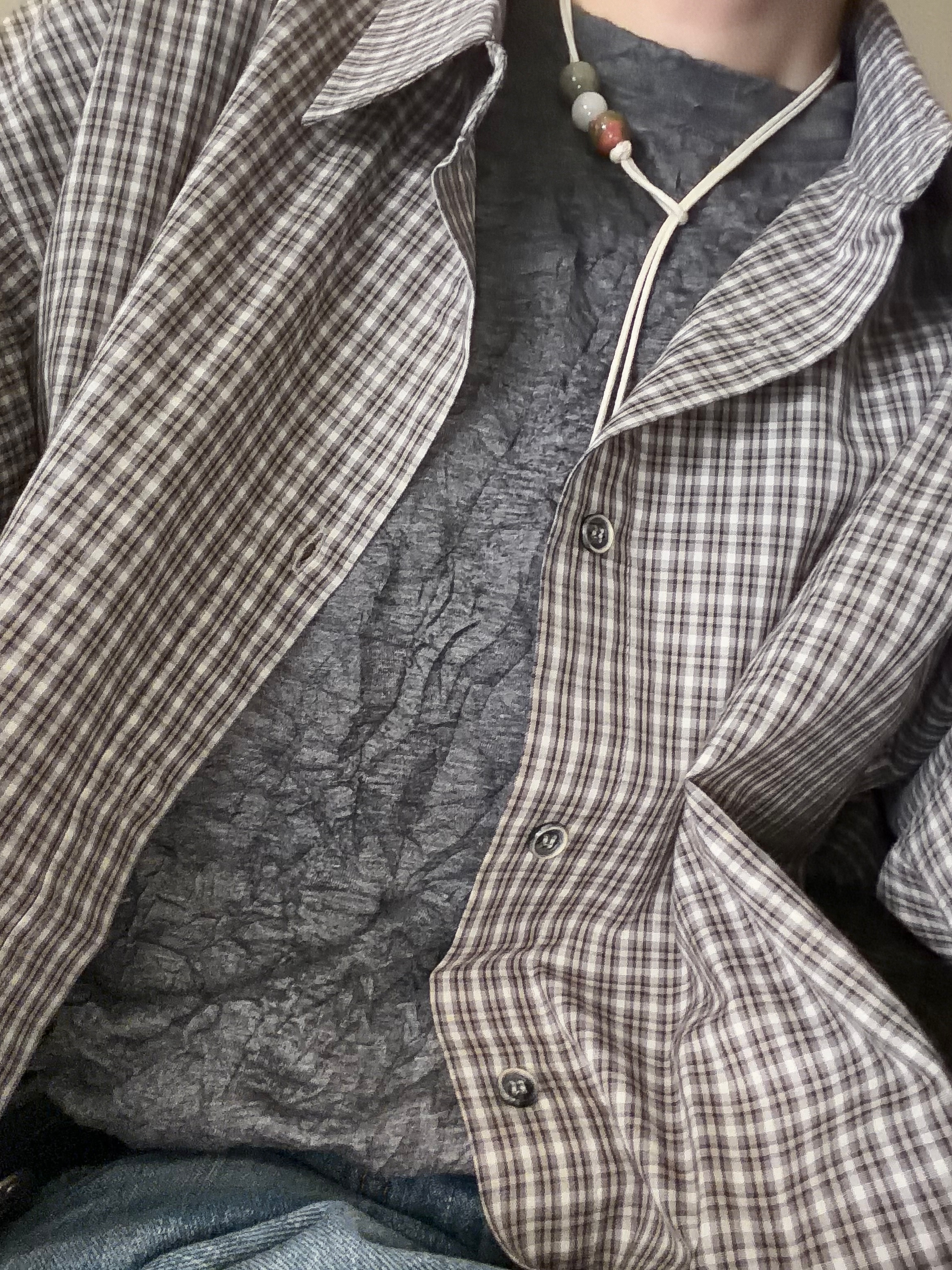 Khak. Crinkle T-Shirt In Cotton / Polyester Charcoal, Hono Report Overfit Check Shirts Gray Beige 착용 스타일 - 3
