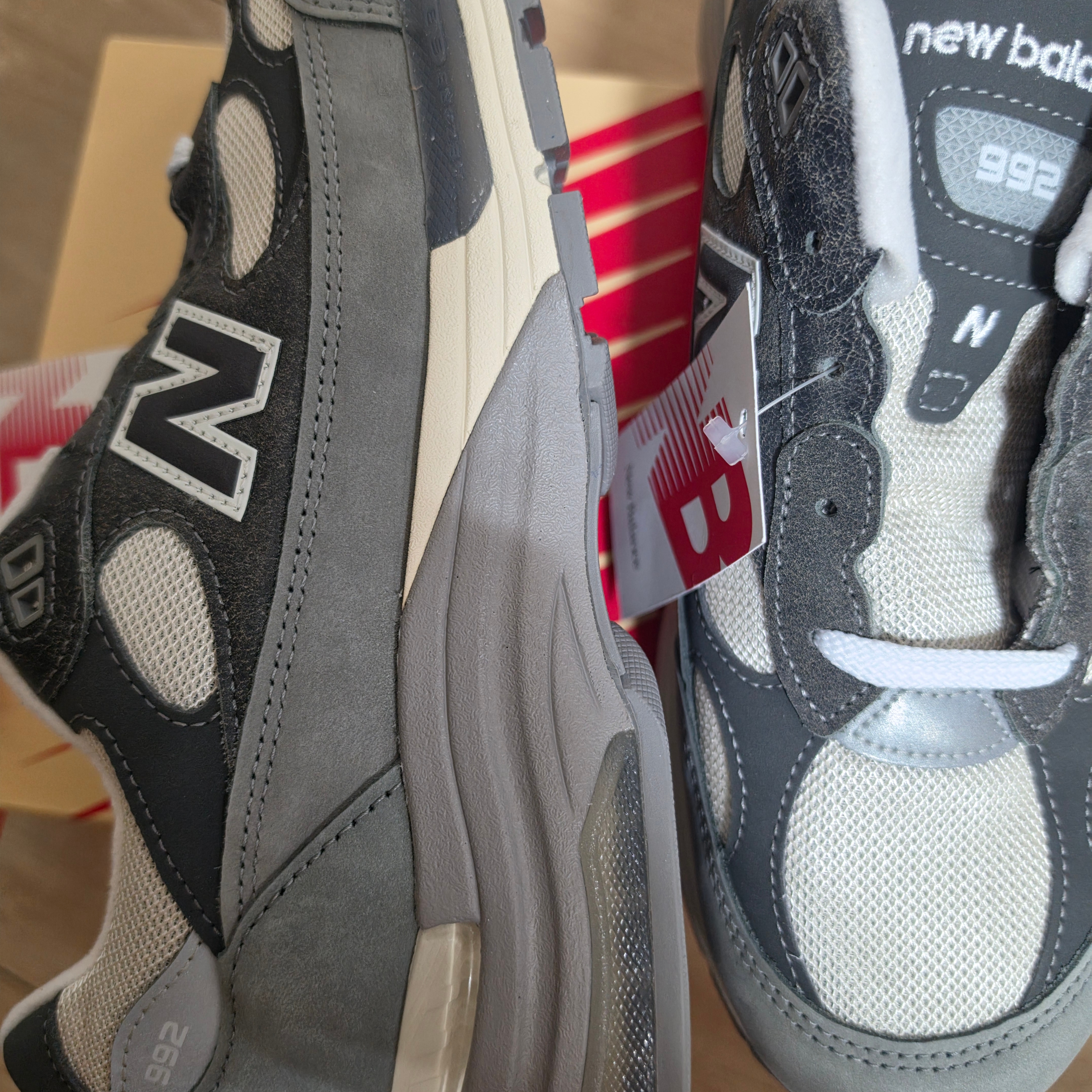 New Balance 992 Made in USA Shadow Grey 착용 스타일 - 2