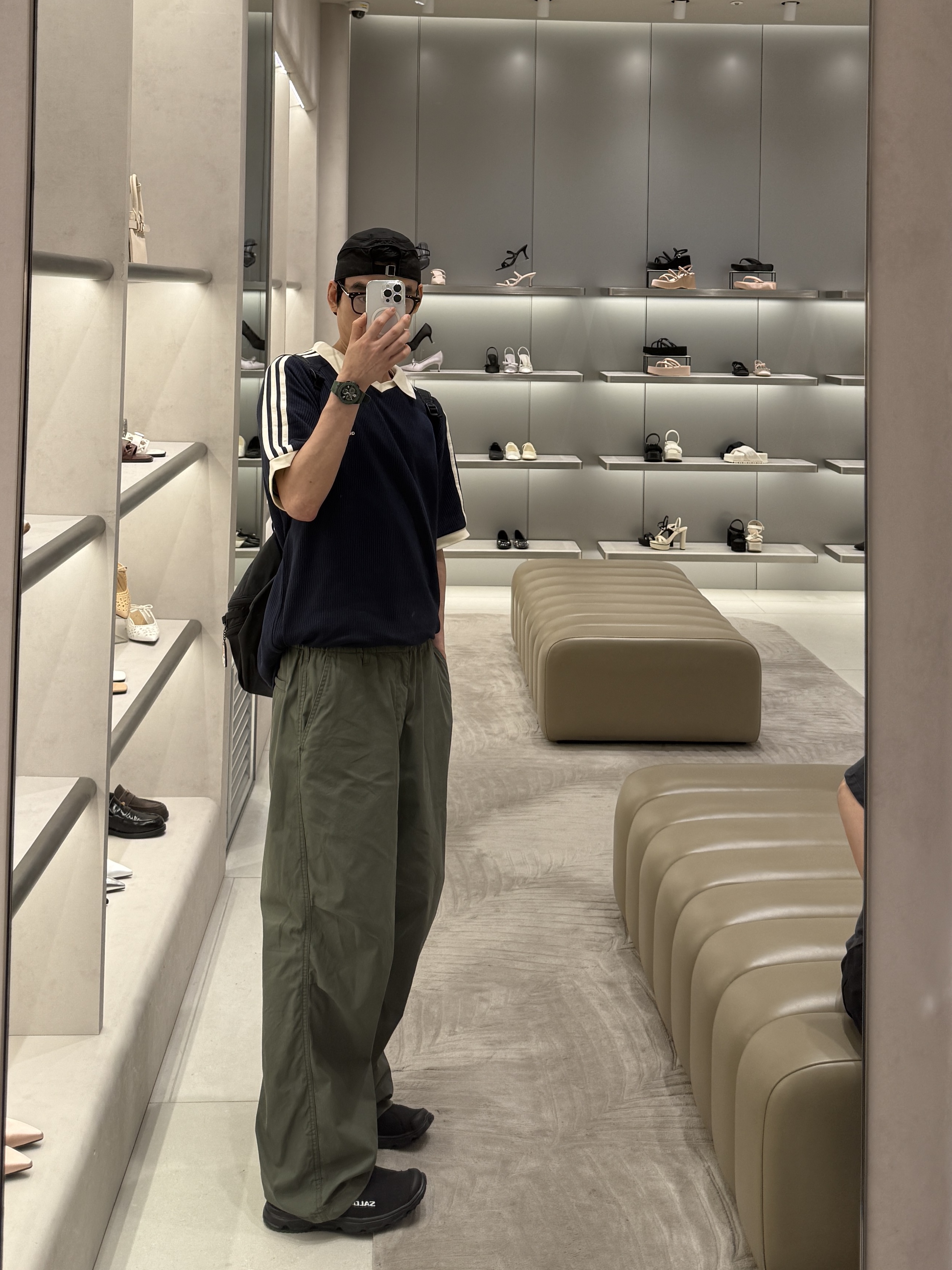 Salomon Rx Slide 3.0 Black, Uniqlo C Wide Parachute Pants Olive - KR 착용 스타일 - 1