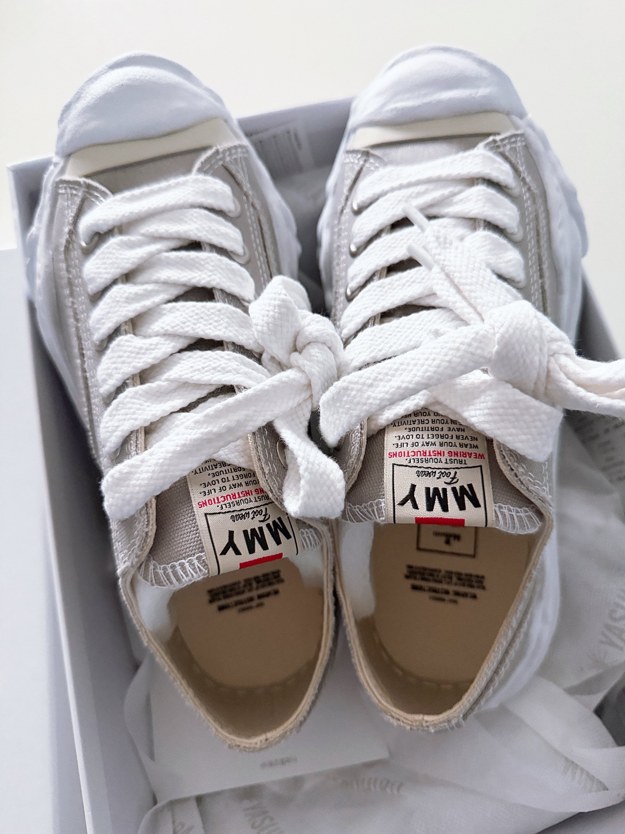 Maison Mihara Yasuhiro Hank OG Sole Canvas Low-top Sneakers Gray 착용 스타일 - 1