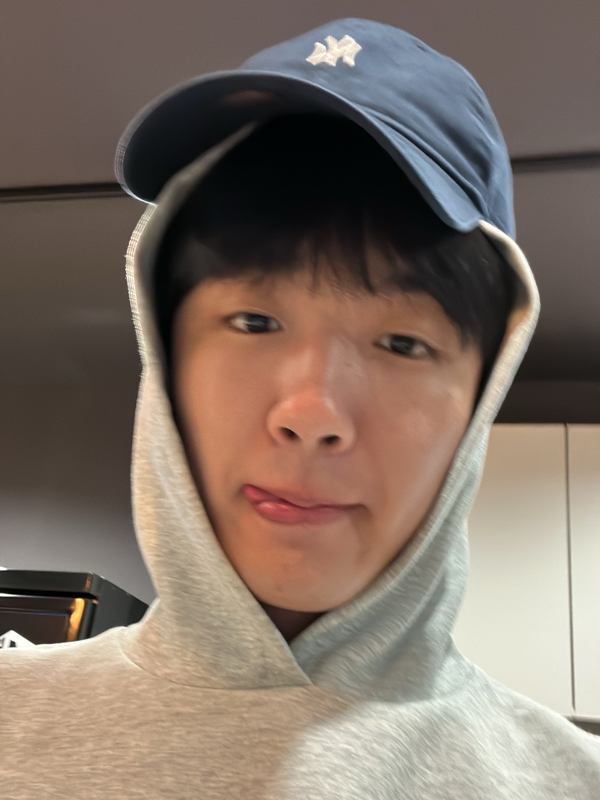 Uniqlo C Sweat Oversized Pullover Hoodie Gray - JP, New Era MLB New York Yankees Mini Logo Unstructured Ball Cap Dark Graphite 착용 스타일 - 1