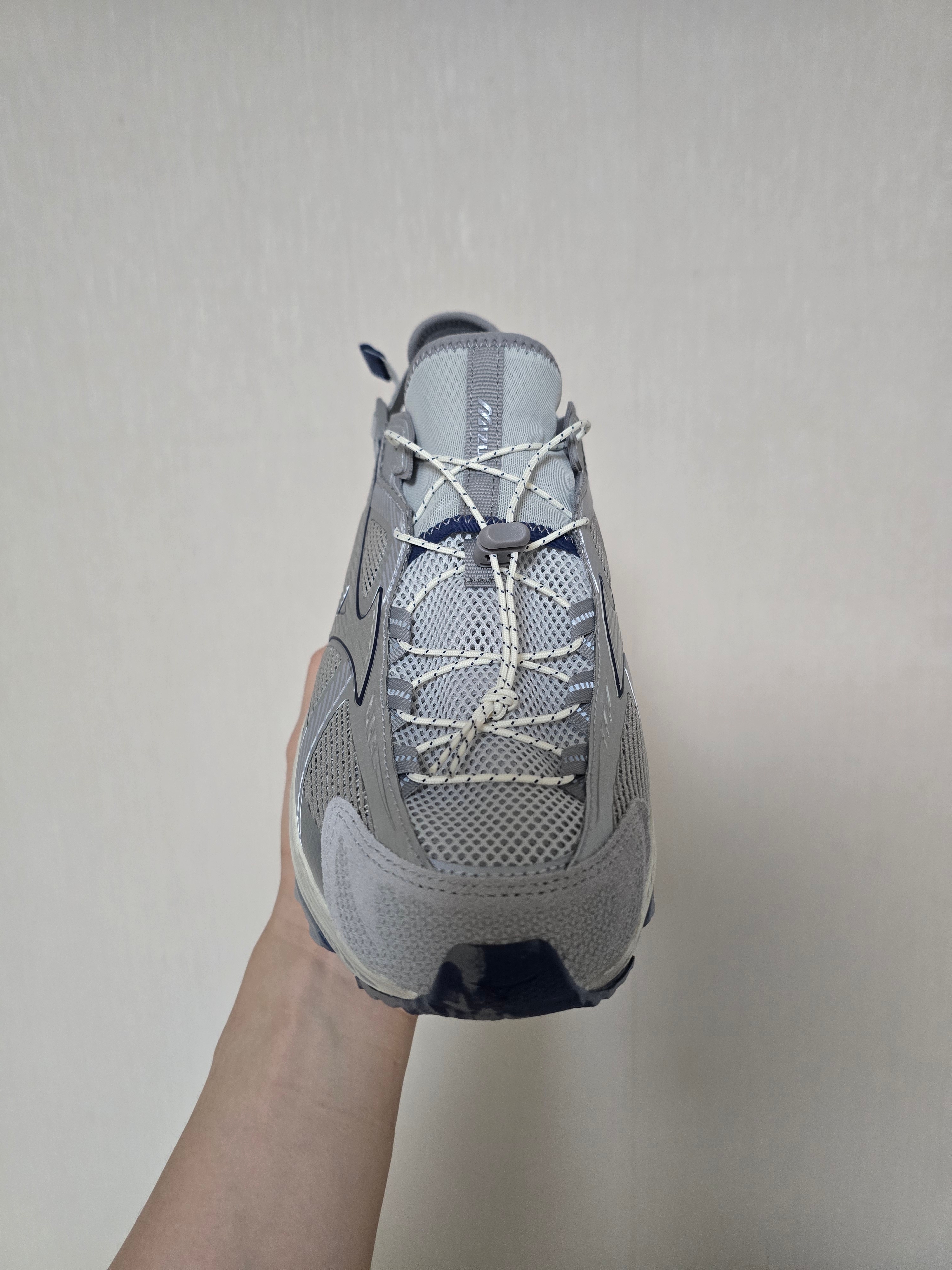 Mizuno Racer Trail SE V2 Silver Grey 착용 스타일 - 2