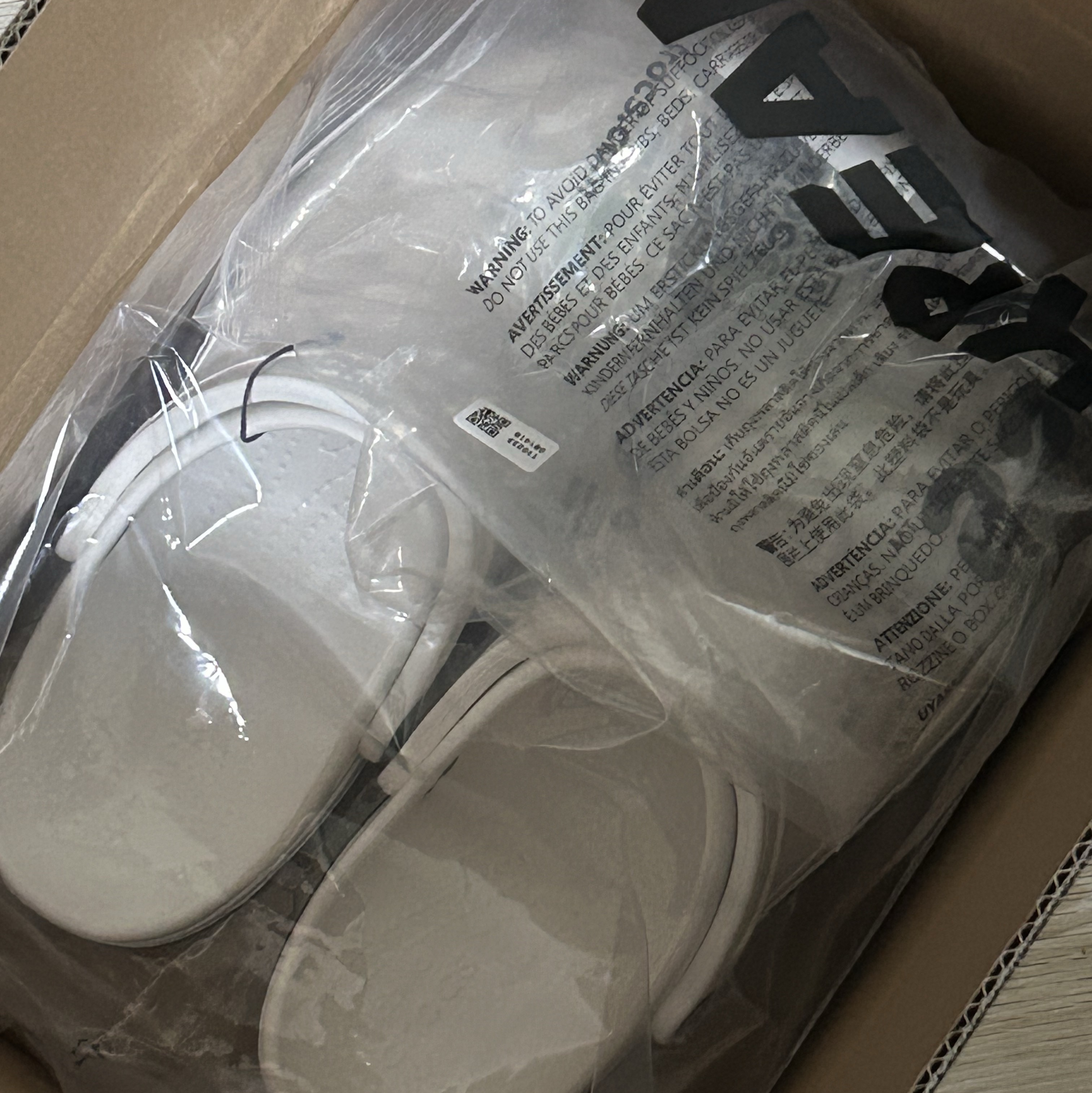 Crocs Bayaband Clog White Navy 착용 스타일 - 1