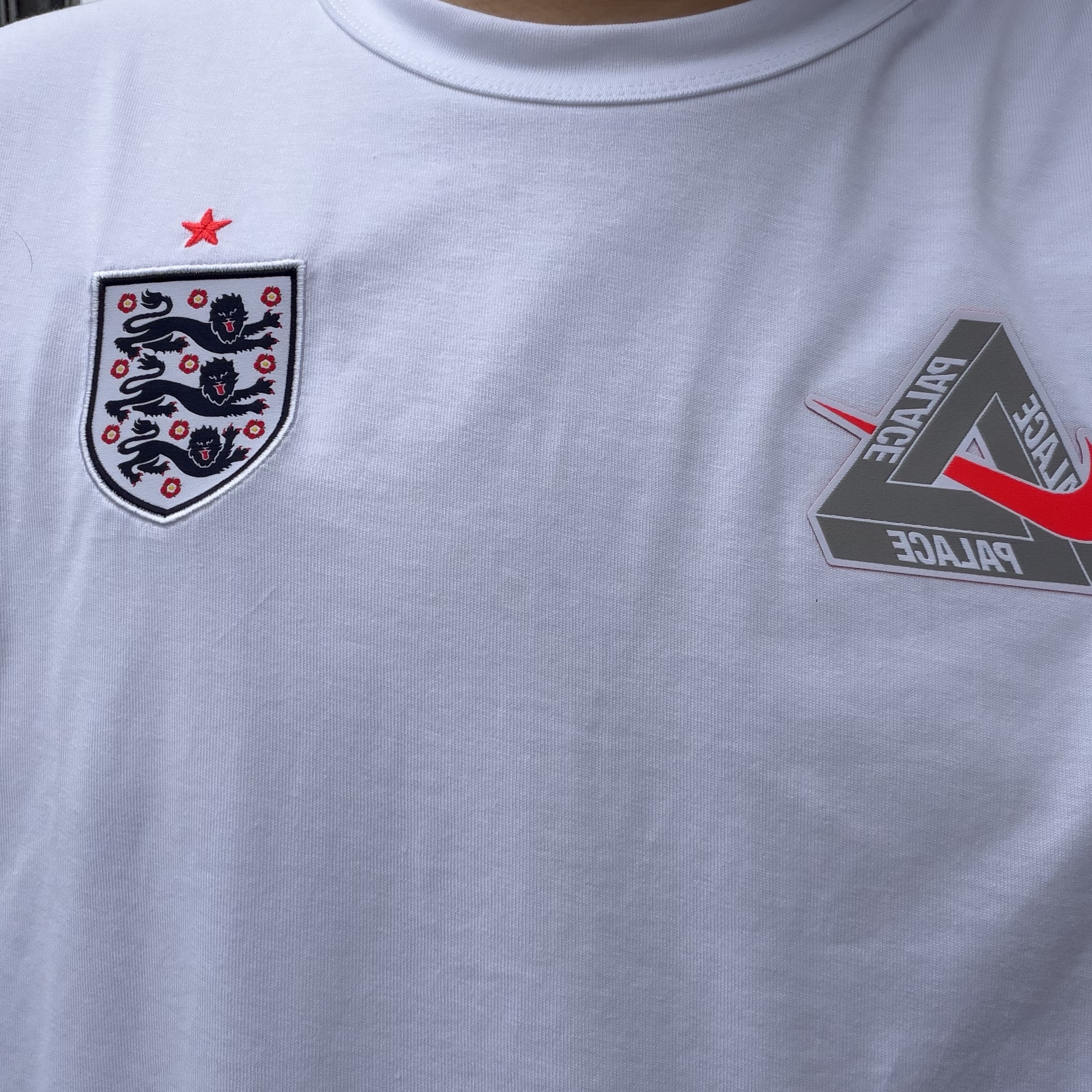 Palace x Nike England T-Shirt White 착용 스타일