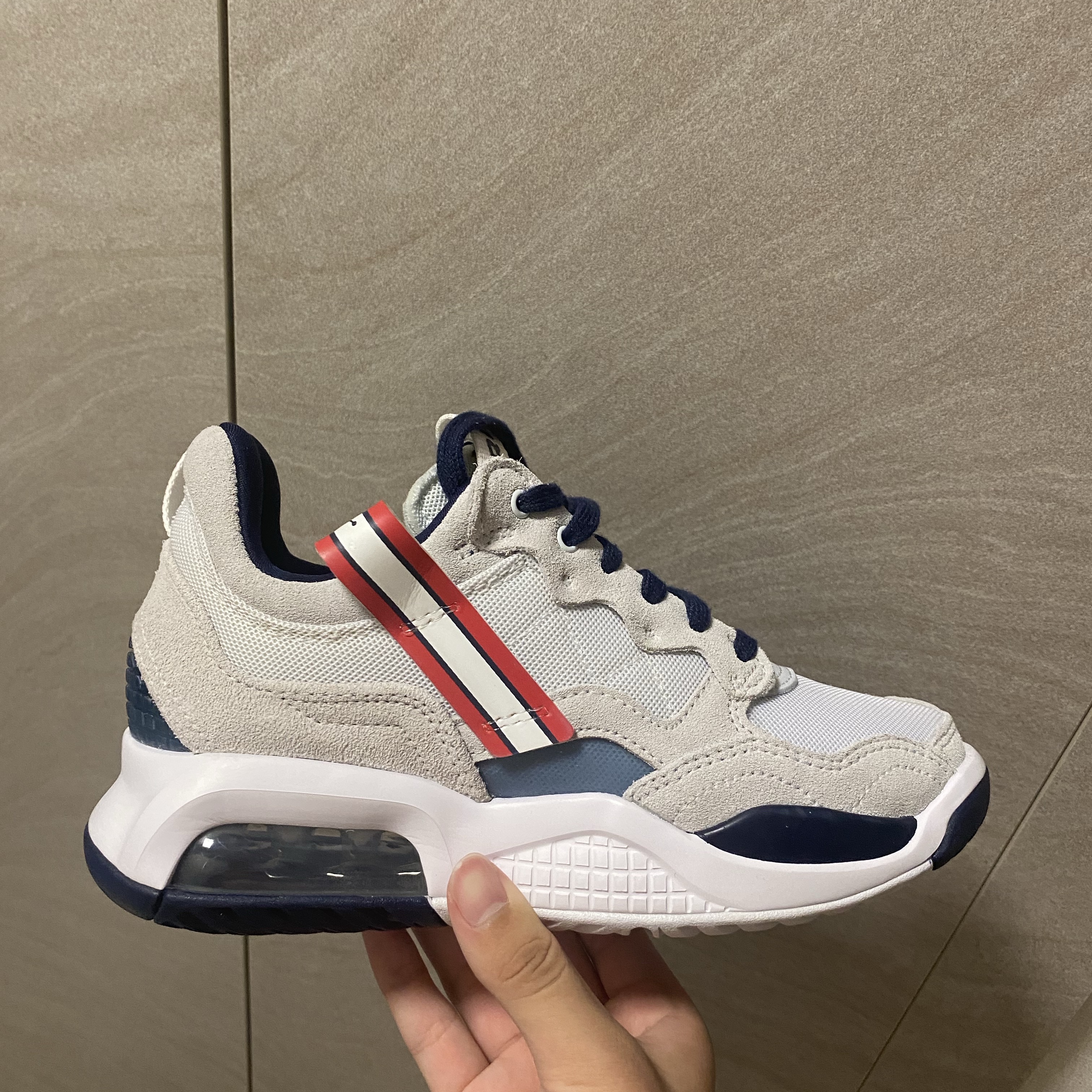 (W) Jordan x Paris Saint-Germain MA2 White 착용 스타일 - 2