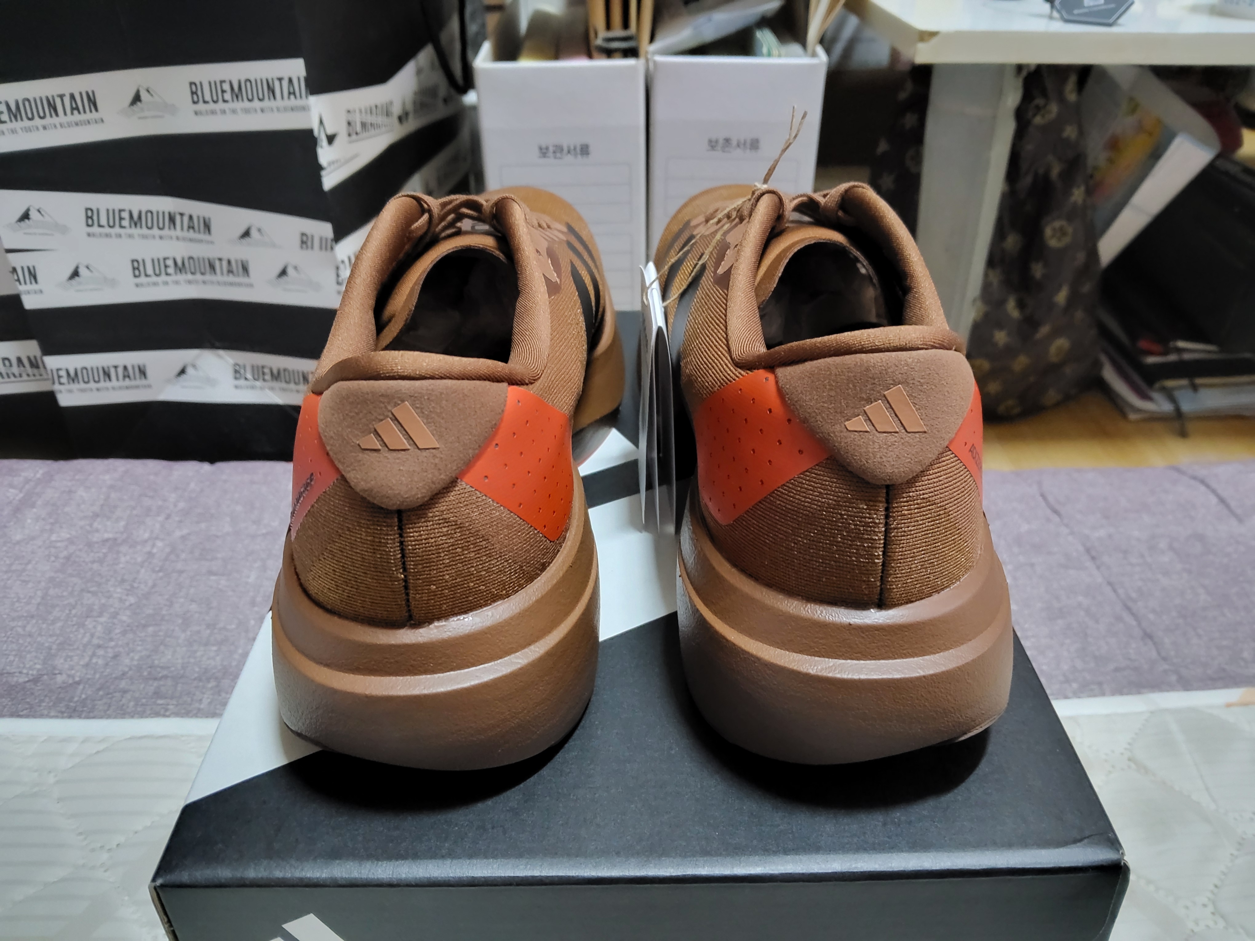 Adidas x Pharrell Williams Adizero EVO SL Preloved Brown 착용 스타일 - 3
