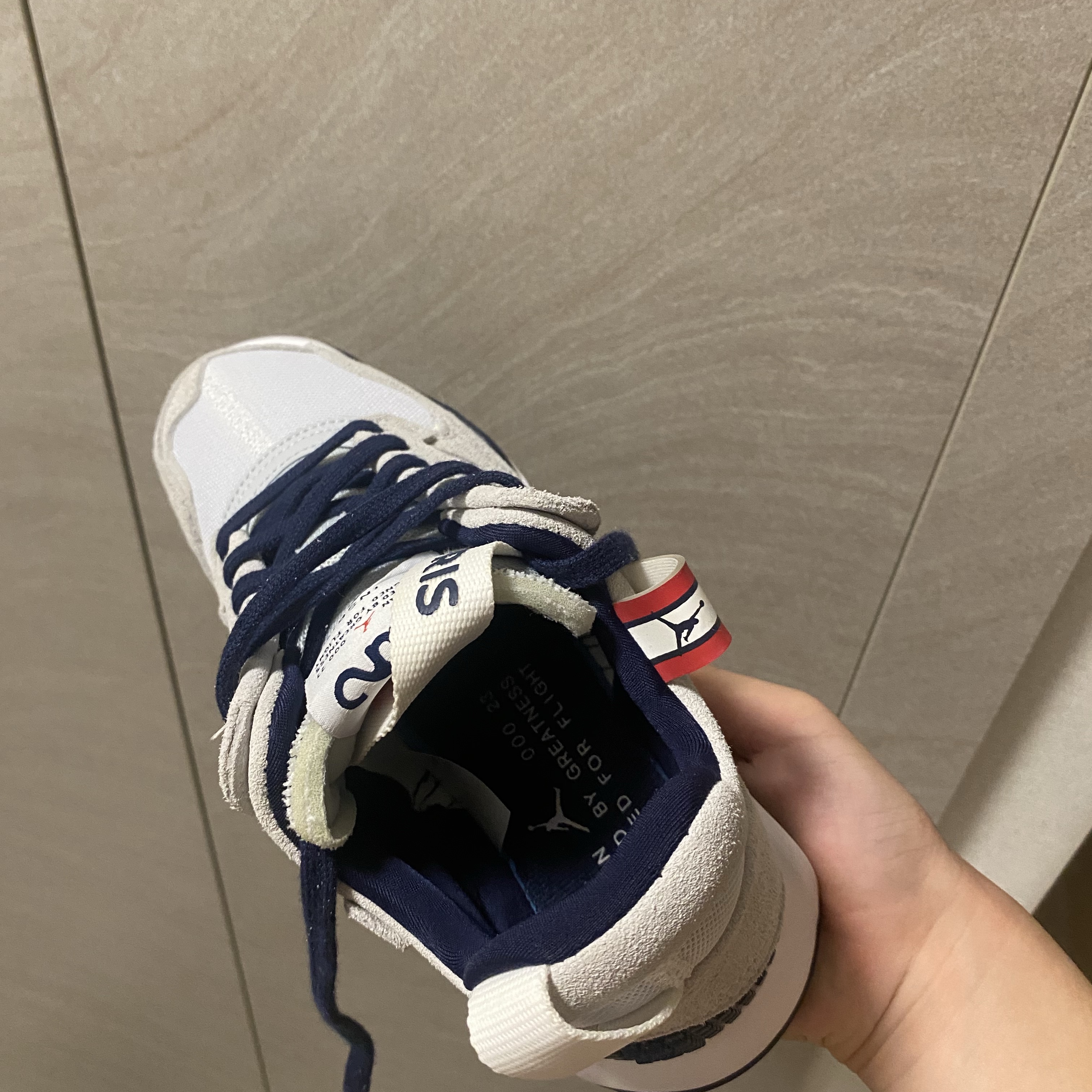 (W) Jordan x Paris Saint-Germain MA2 White 착용 스타일 - 4