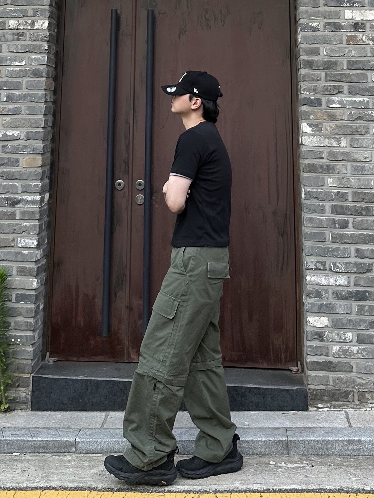 Kamien x KOIN SEOUL K Logo Ball Cap Black, Hoka Kaha 2 Low Gore-Tex Black 착용 스타일 - 2