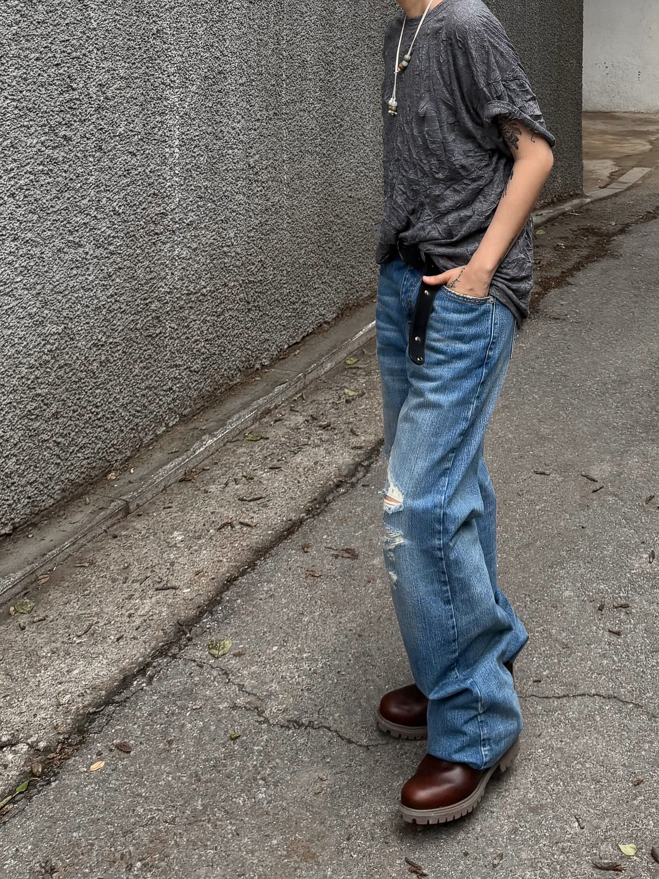 Khak. Crinkle T-Shirt In Cotton / Polyester Charcoal, Hono Report Overfit Check Shirts Gray Beige 착용 스타일 - 5