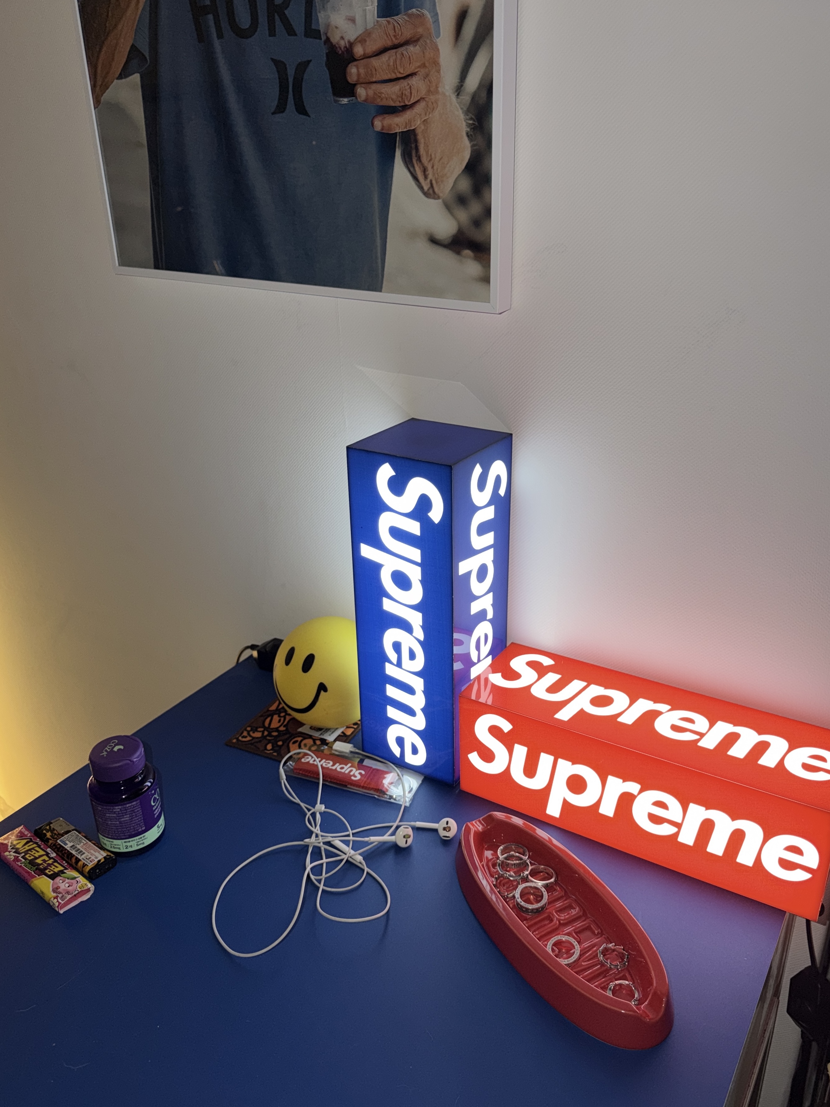 Supreme Oval Tray Red - 26SS 착용 스타일 - 2