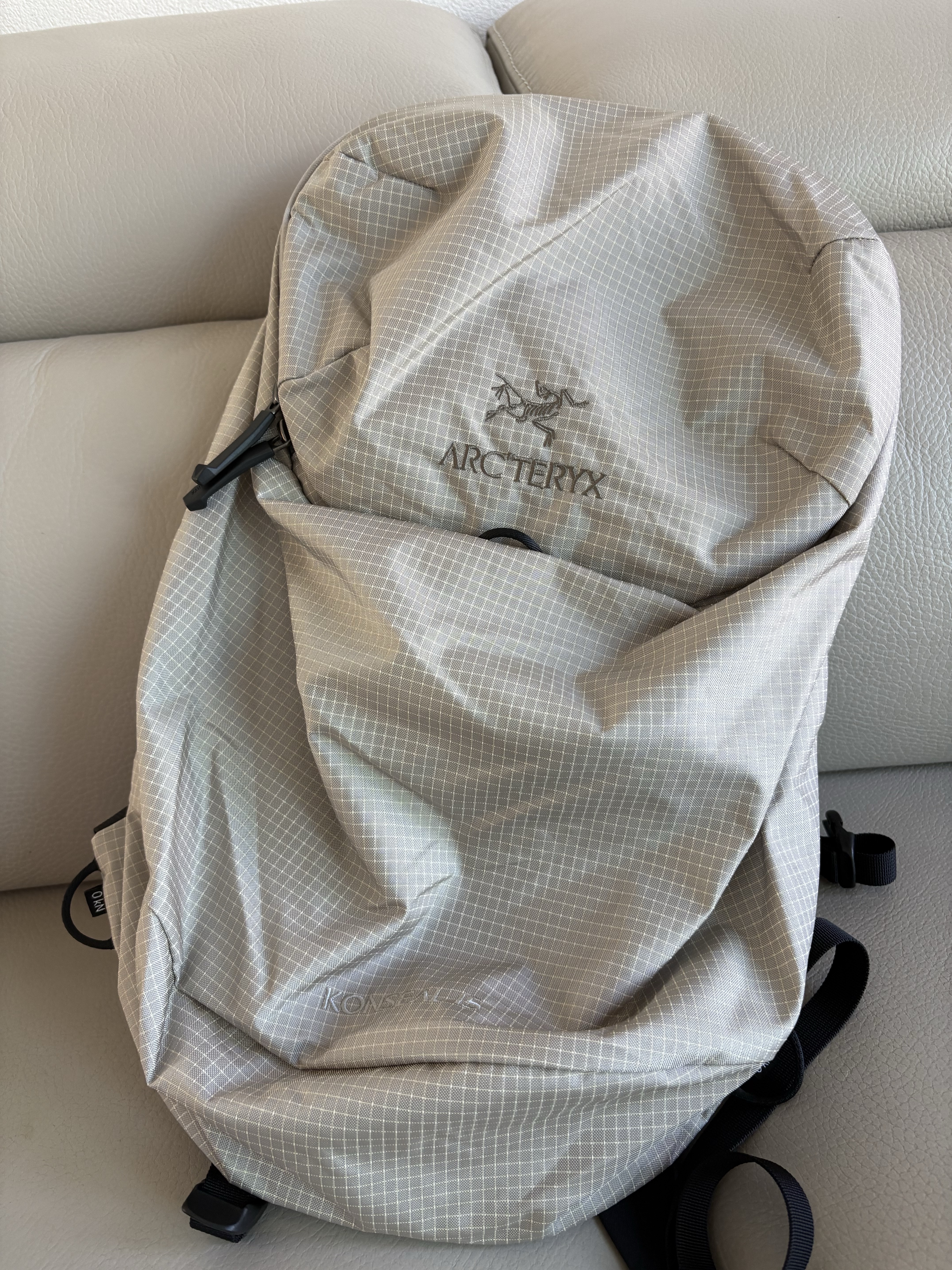 Arc'teryx Konseal 15 Backpack Rune 착용 스타일