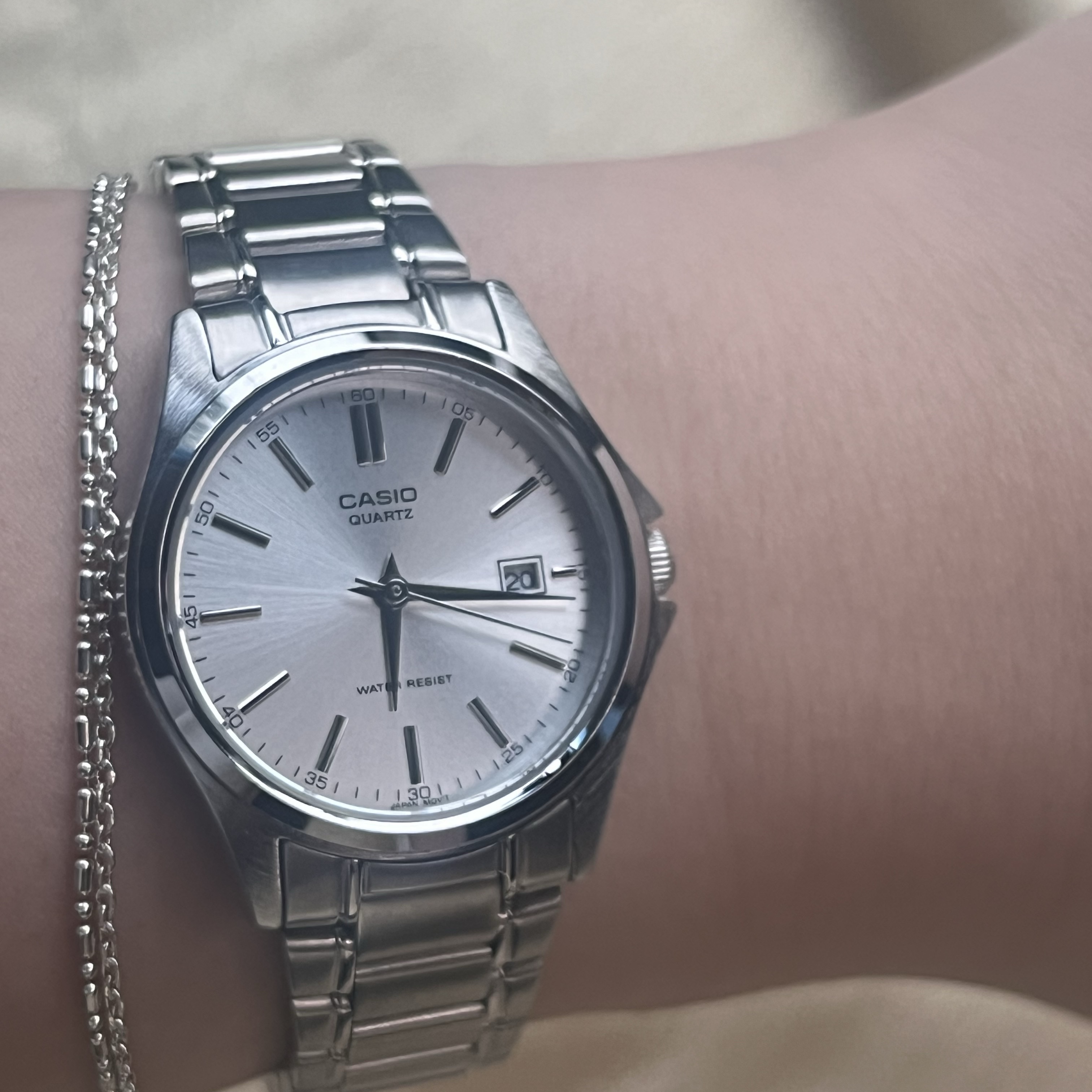 Casio LTP-1183A-7ADF 착용 스타일