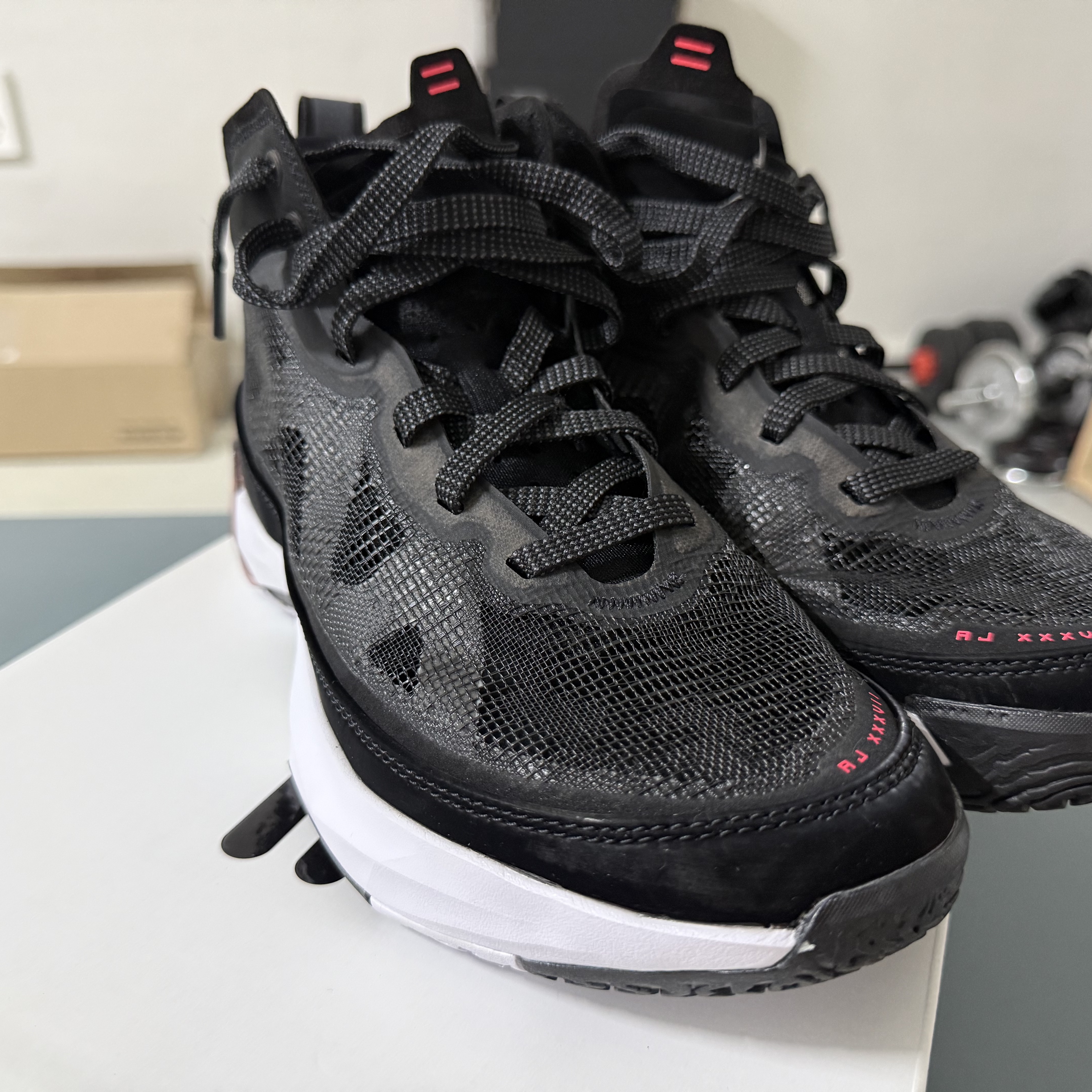 Jordan XXXVII PF Black Multi Color 착용 스타일 - 4