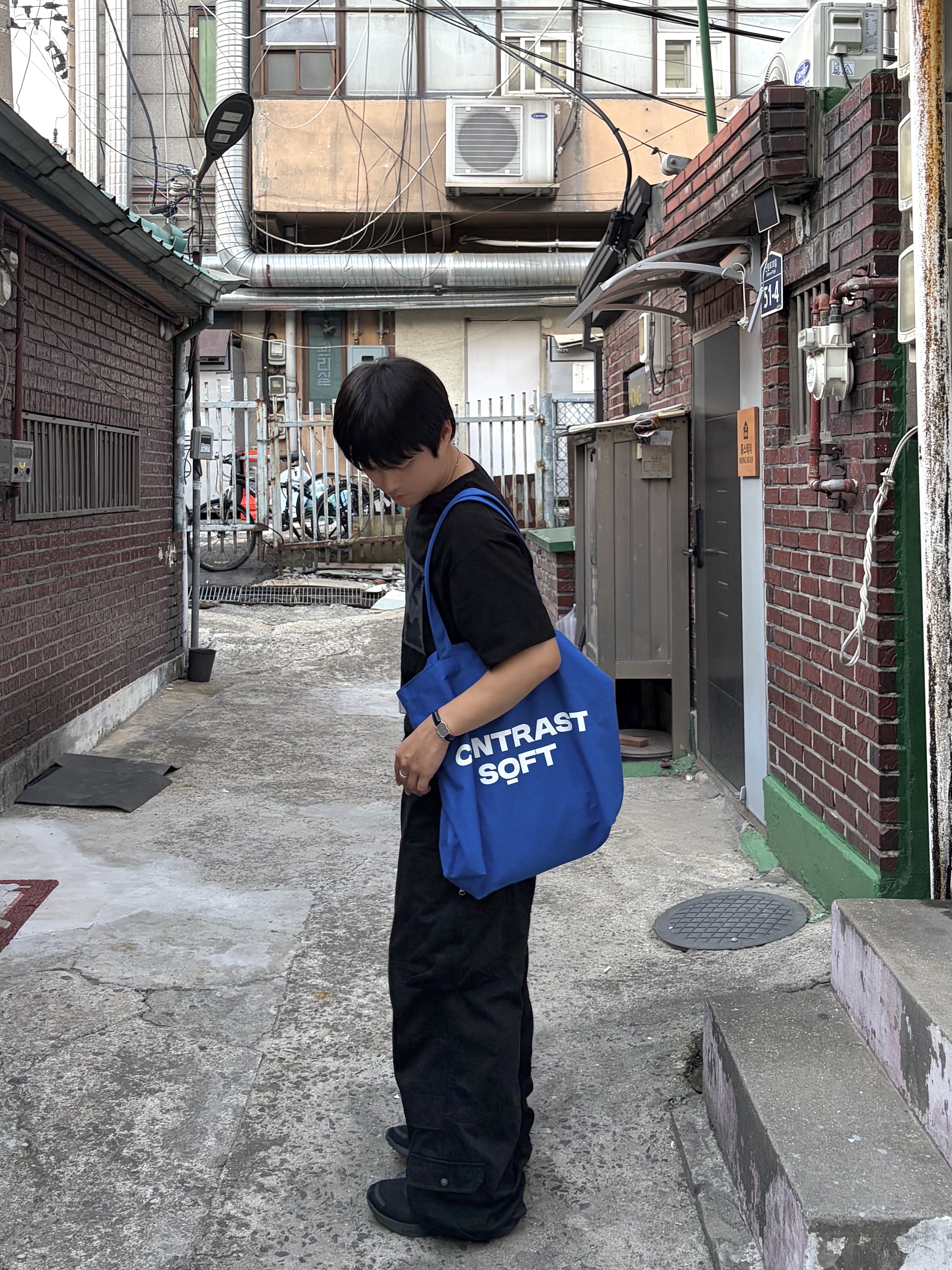 noun Easeful Tote Bag Blue, Nike Revolution 7 Black Off Noir 착용 스타일 - 1