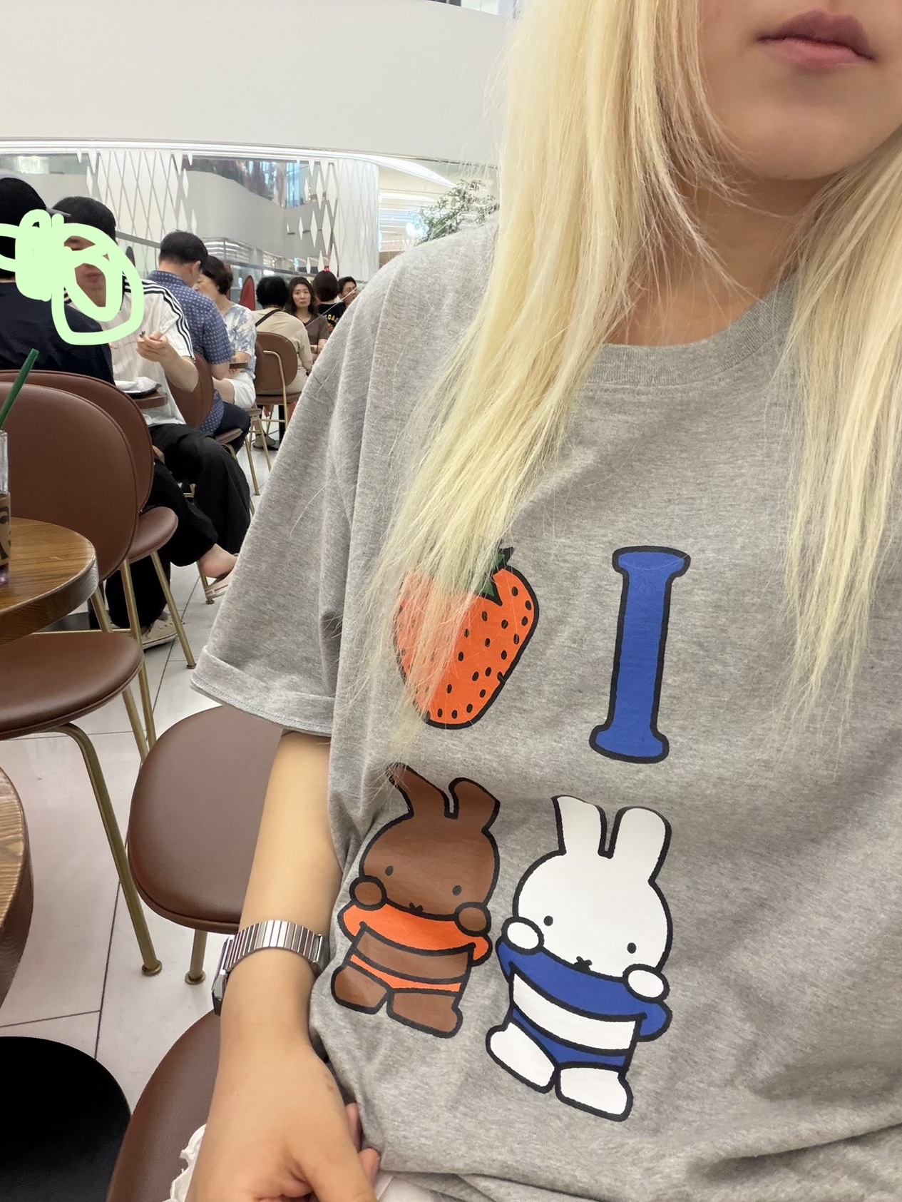 MILLO WOMEN x miffy I Love Miffy T-Shirt Melange Gray, ARCHIES Arch Support Flip Flops Black 착용 스타일 - 2