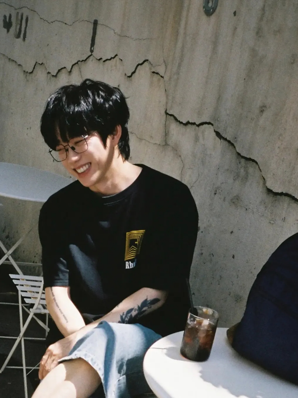 Rhude Chevron Logo Repeat Tee Vintage Black - 24FW 착용 스타일