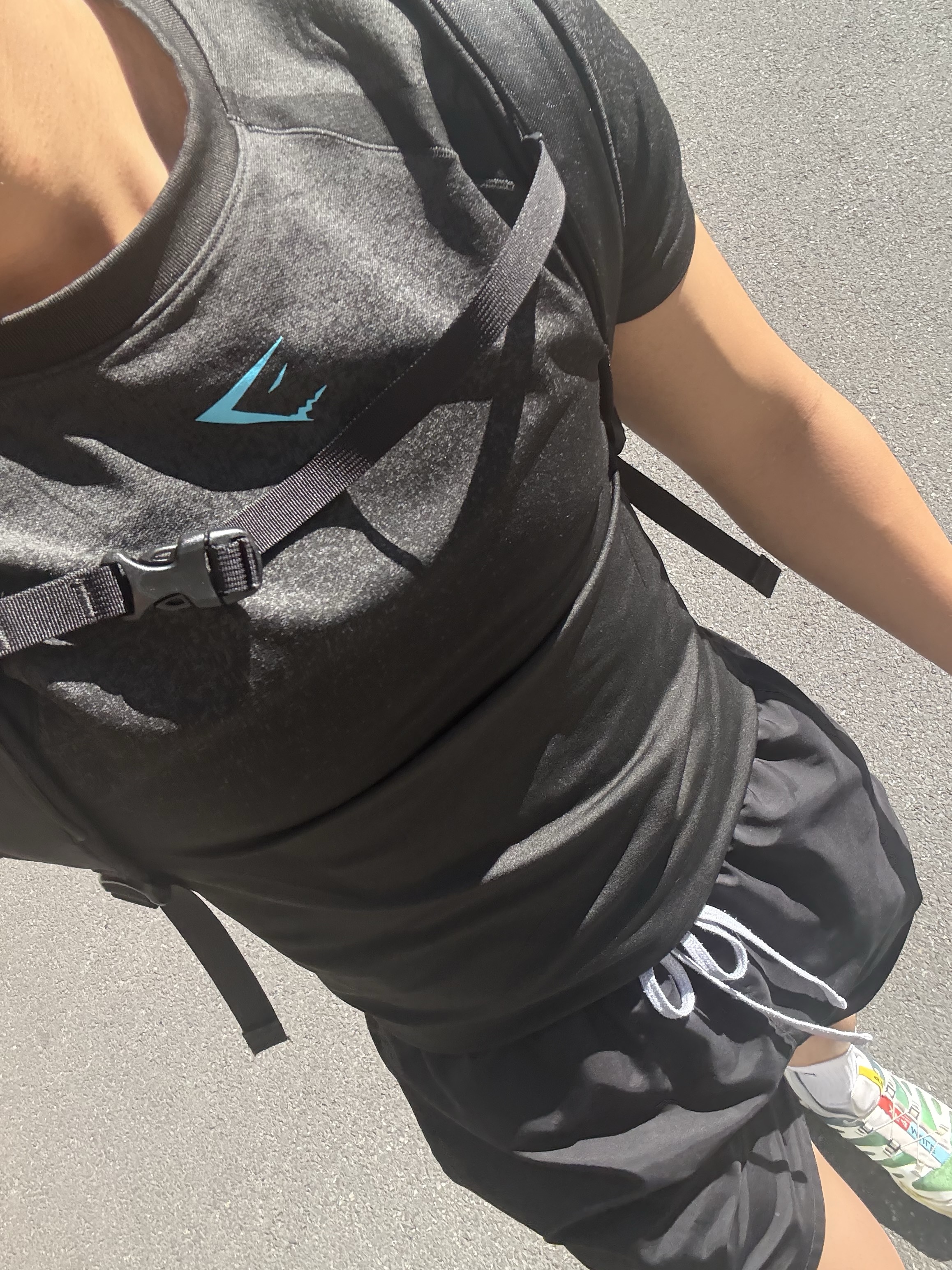 Gymshark Onyx 5.0 Seamless T-Shirt Black Onyx Grey, Salomon x MM6 Maison Margiela XT-4 Mule Spectrum Blue White 착용 스타일