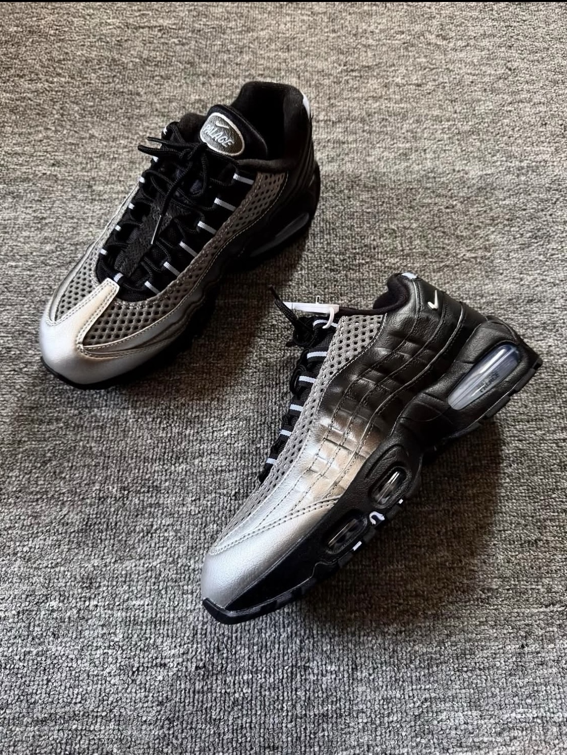 Nike x Palace Air Max 95 Metallic Silver Aluminum 착용 스타일 - 2