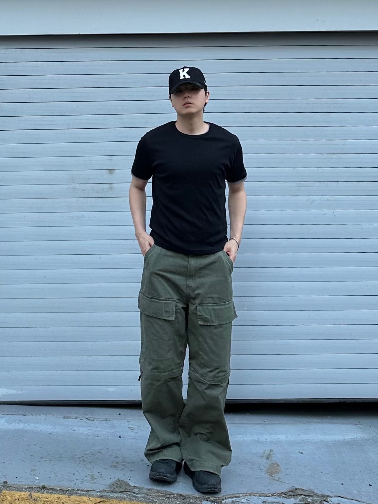 Kamien x KOIN SEOUL K Logo Ball Cap Black, Hoka Kaha 2 Low Gore-Tex Black 착용 스타일 - 1