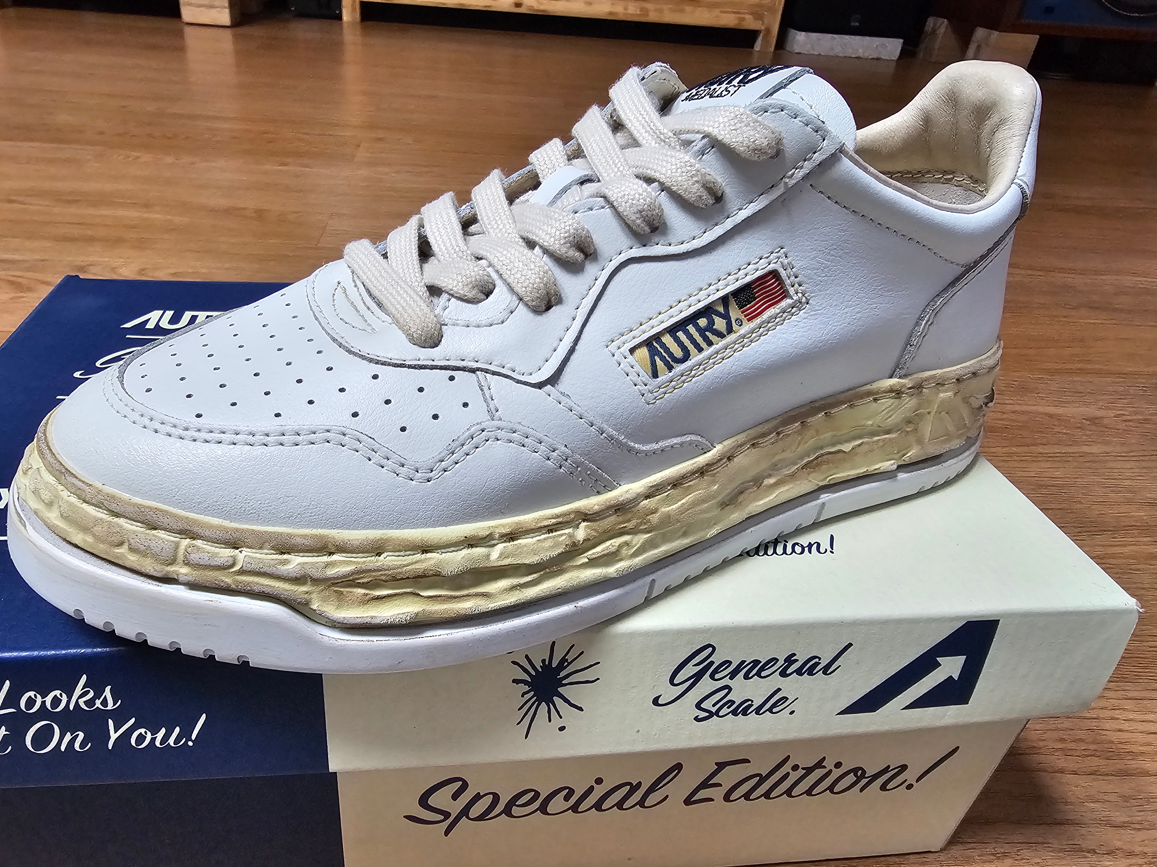 Maison Mihara Yasuhiro x Autry General Scale Medalist Low Super Vintage White 착용 스타일
