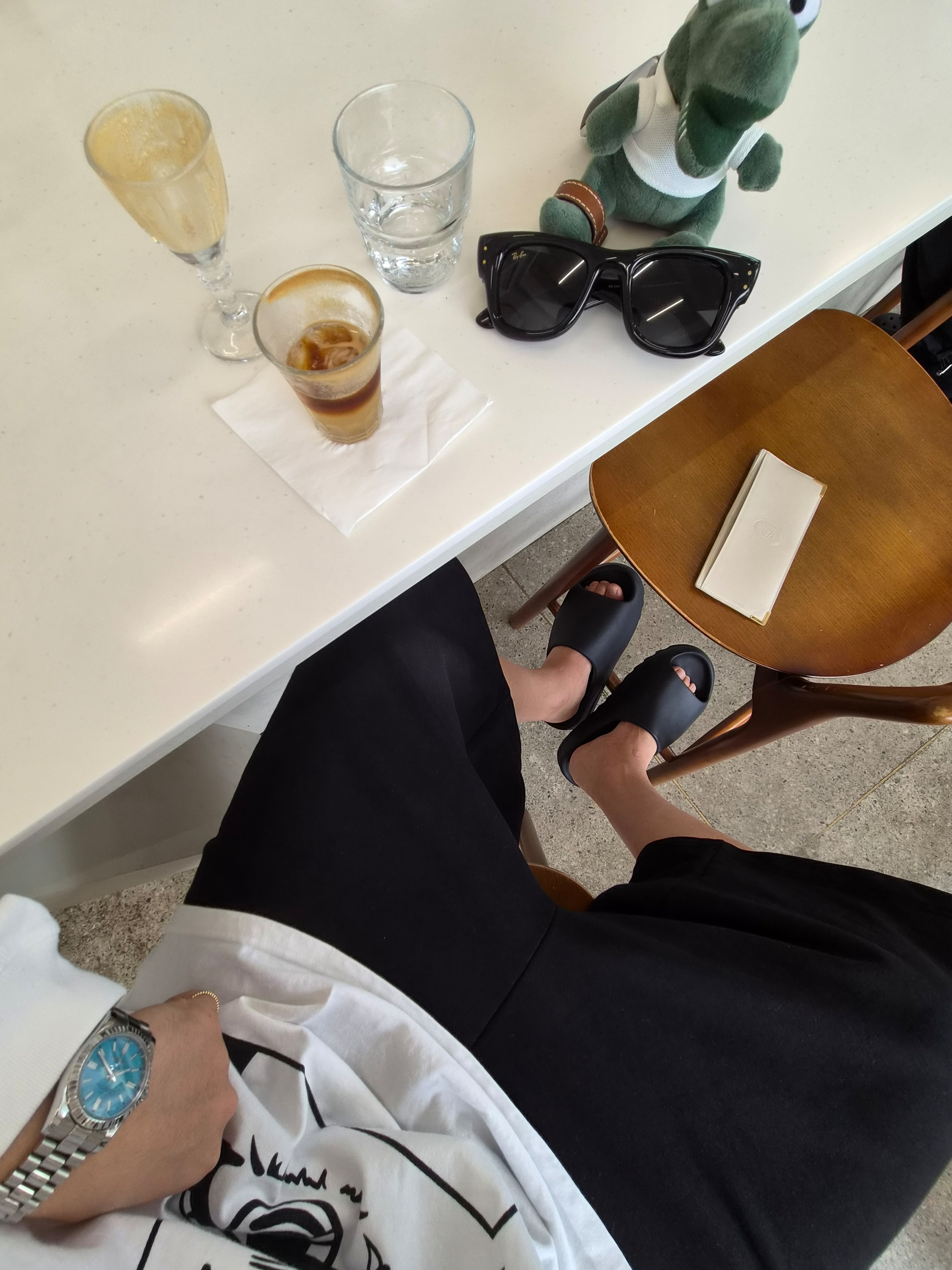Ray-Ban x A$AP Rocky Wayfarer Puffer Polished Black Frame Ultra Black Lense High Bridge Fit, MJD Wide Carpenter Bermuda Shorts Black 착용 스타일