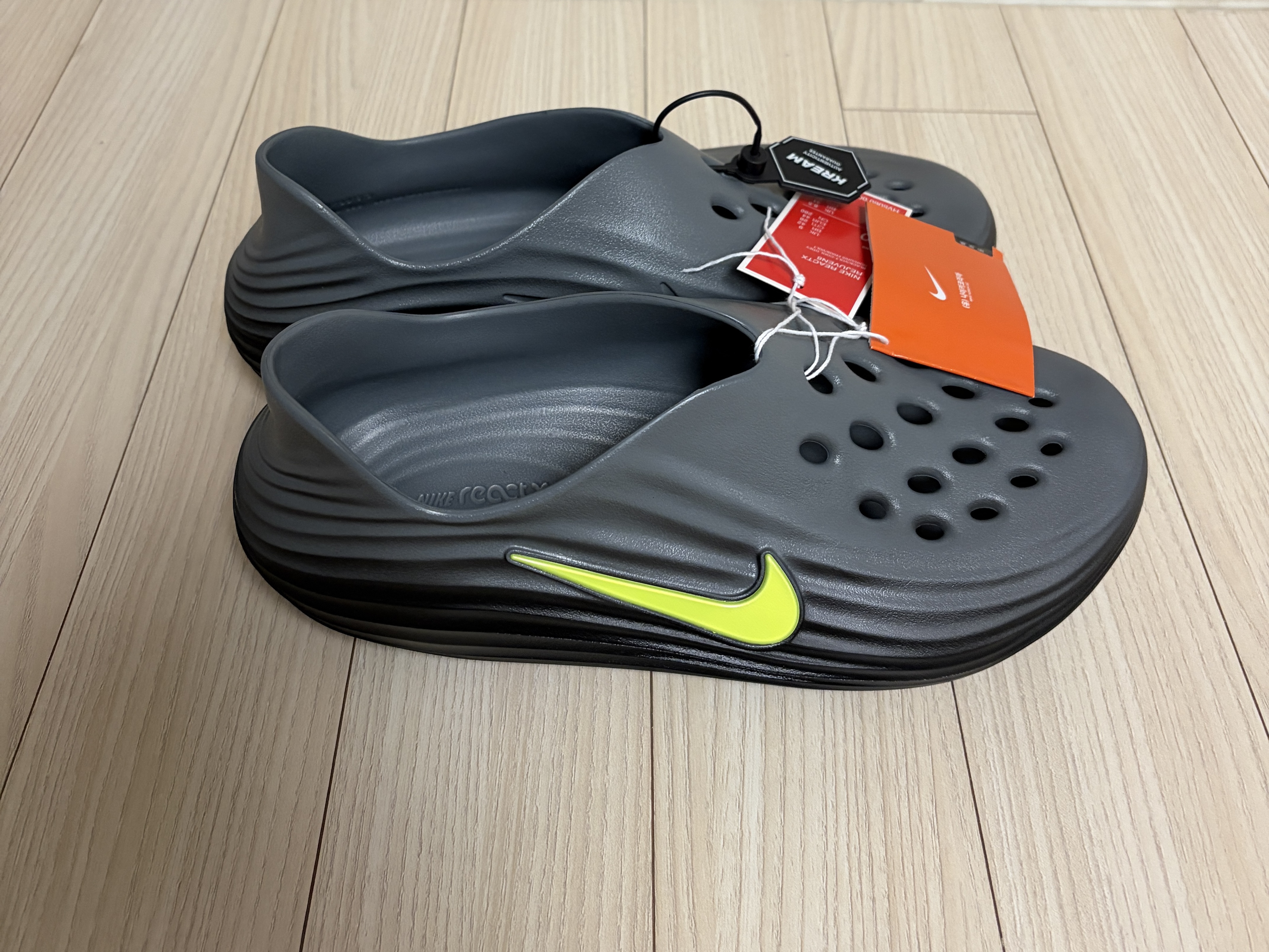 Nike ReactX Rejuven8 Black Cool Grey 착용 스타일 - 2