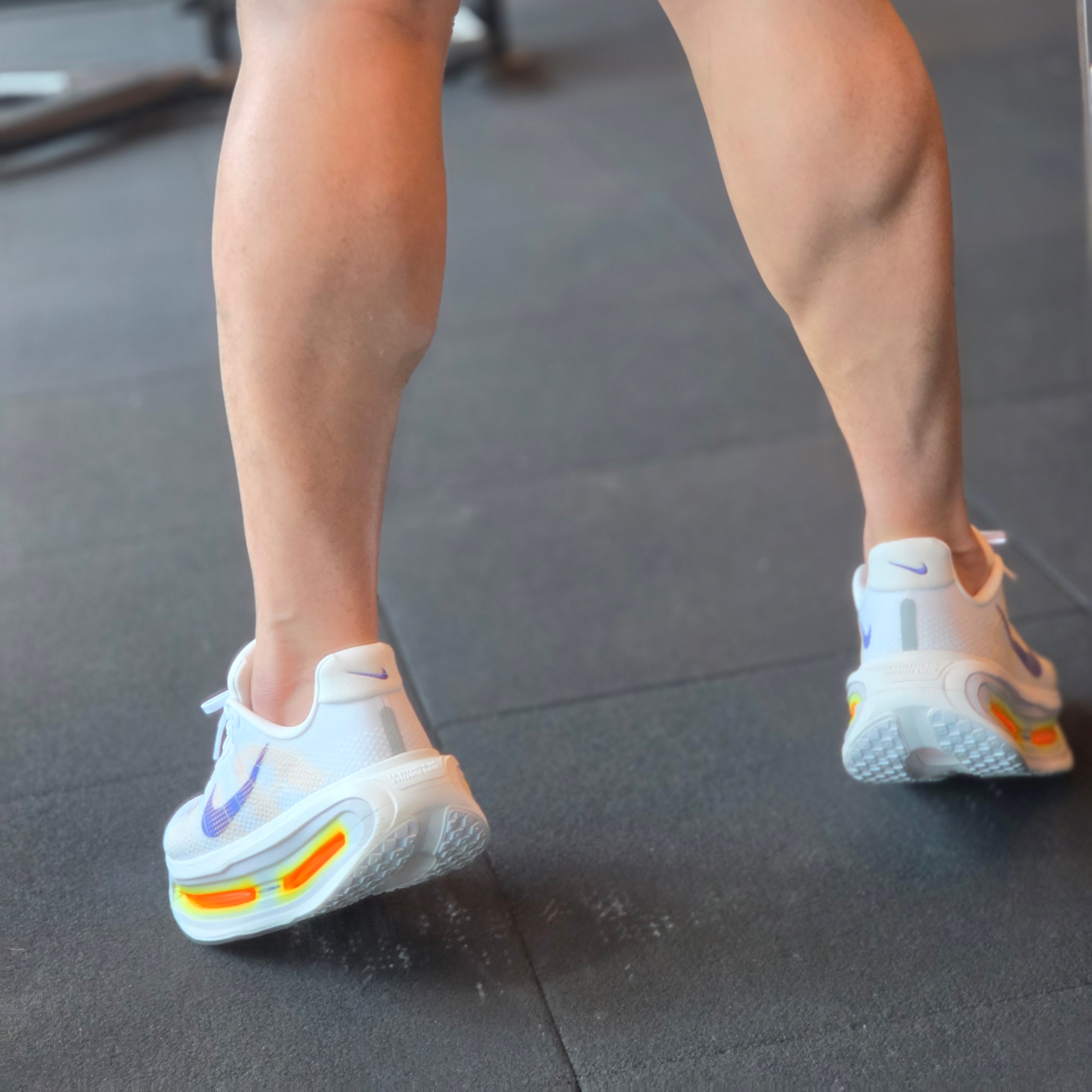 Nike Vomero Premium White Total Orange 착용 스타일 - 2