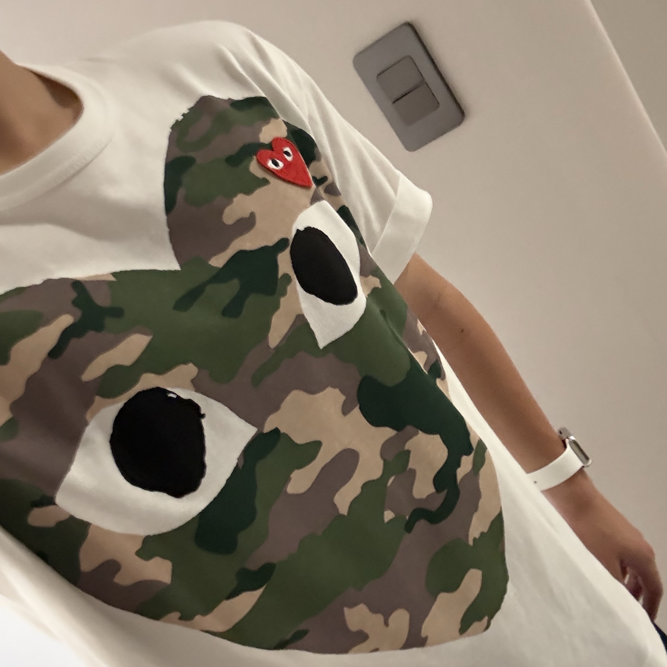 Play Comme des Garcons Camouflage Heart T-Shirt White, Jordan Dri-Fit Sport Diamond Shorts Black - Asia 착용 스타일 - 2
