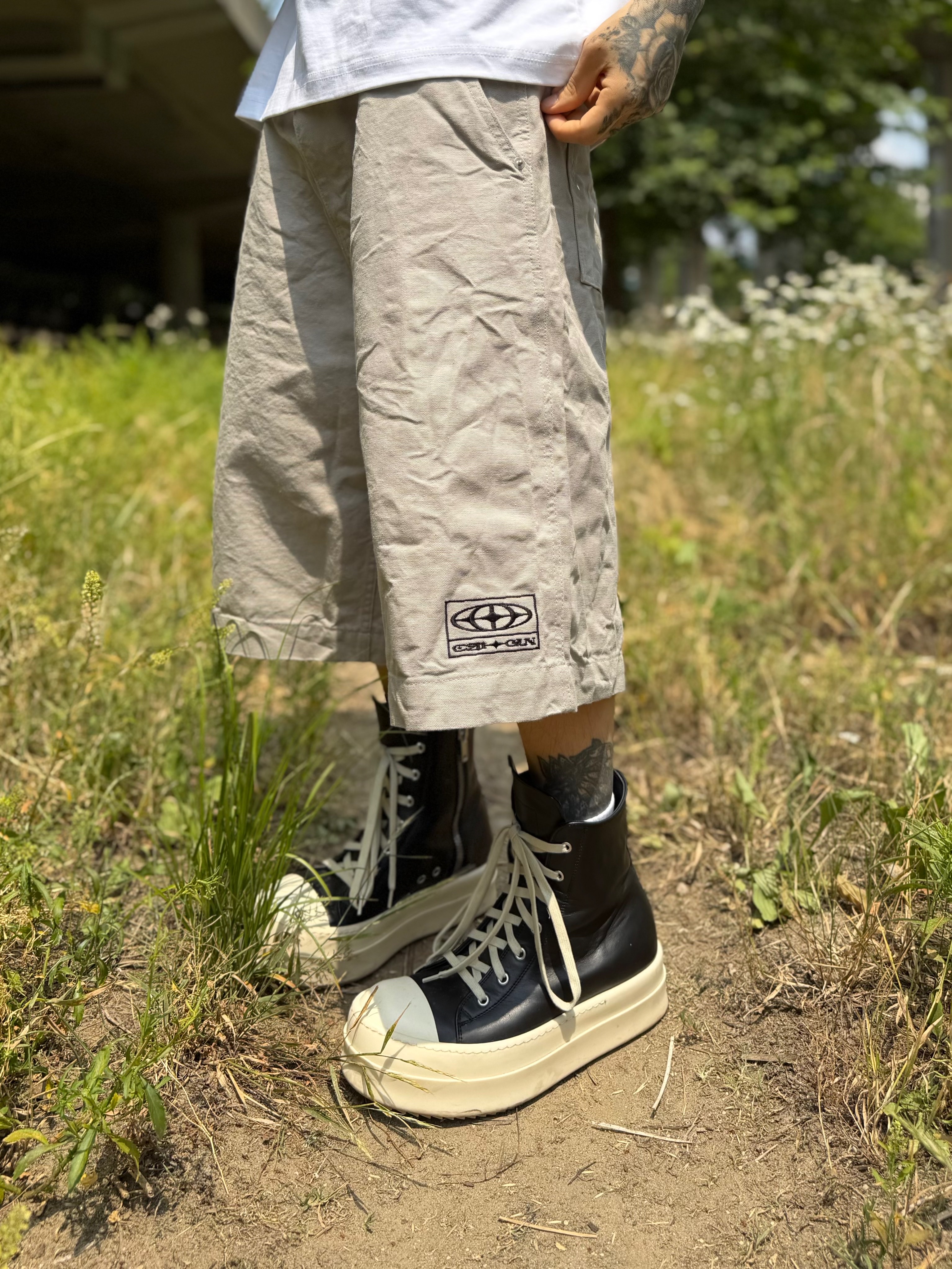 Rick Owens Mega Bumper Sneakers Black Milk 착용 스타일 - 5
