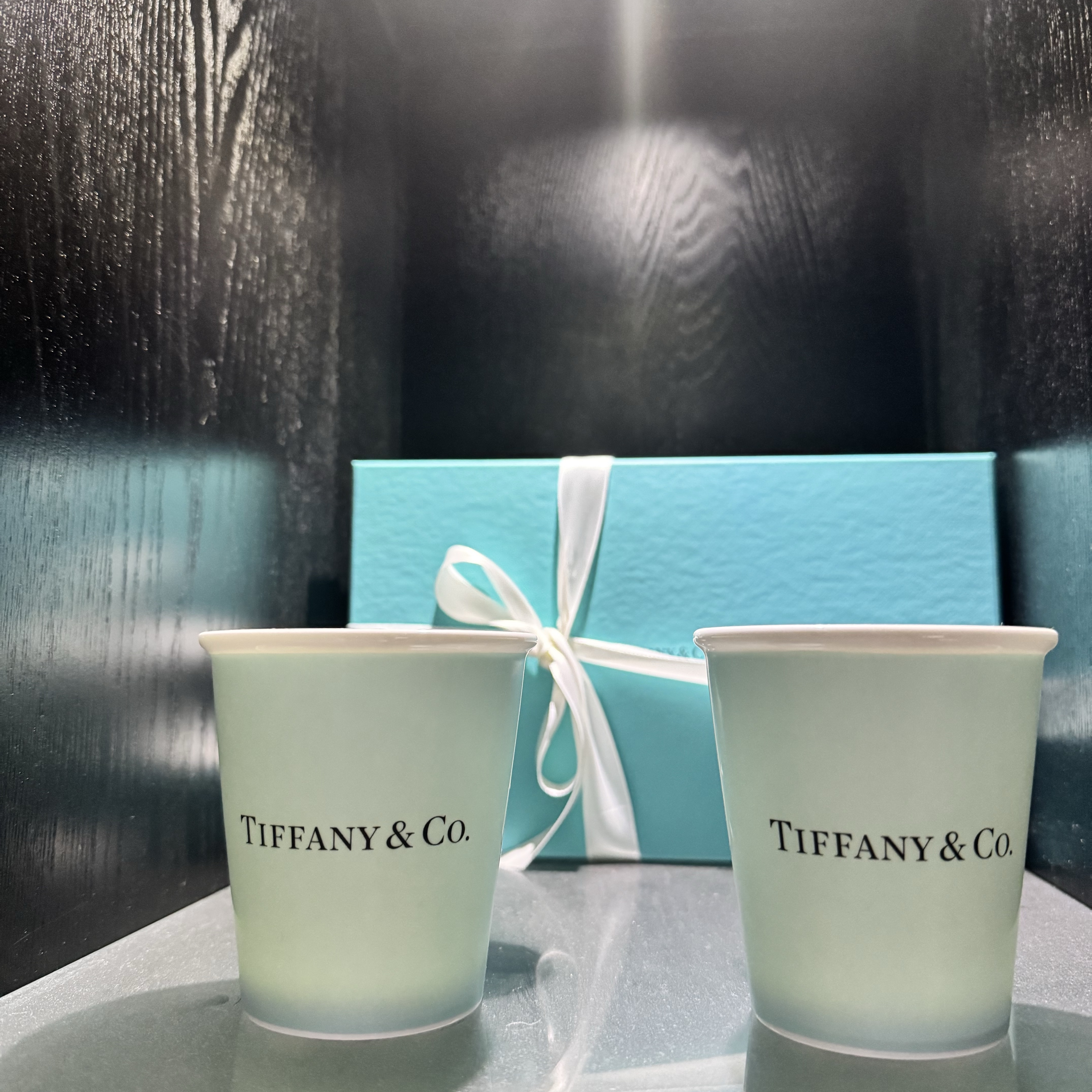 Tiffany & Co. Everyday Objects Tiffany Coffee Cups (Set of 2) 착용 스타일