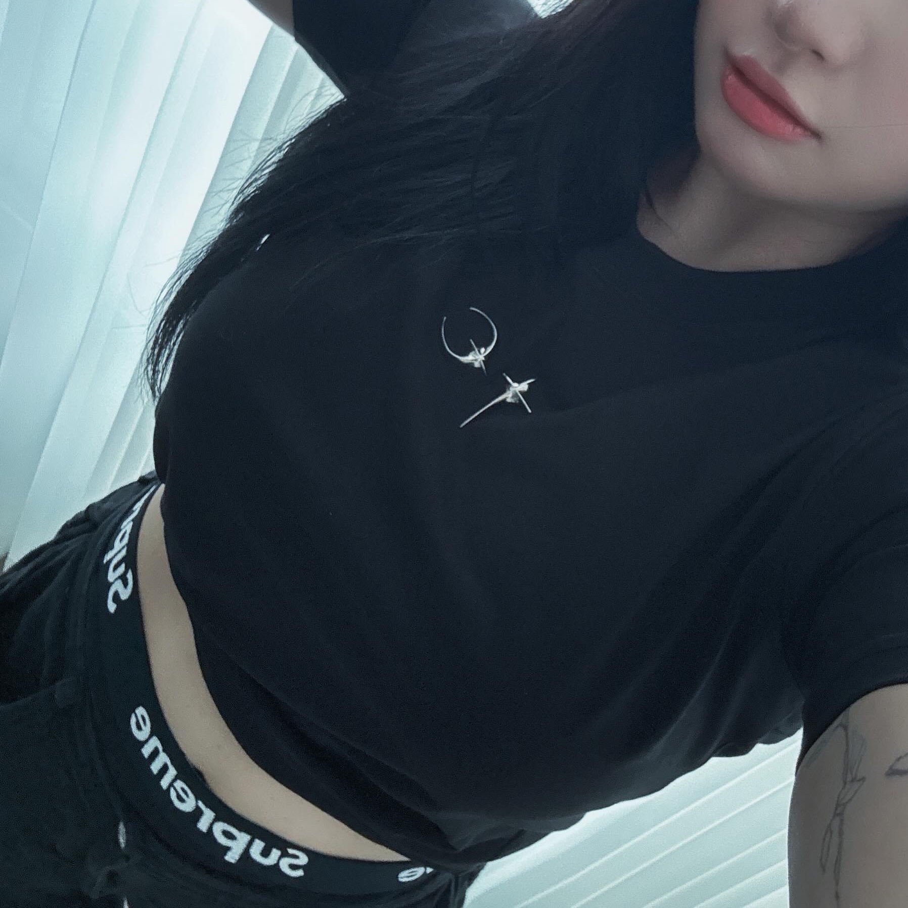Thug Club Back T-Shirt Slim Black, Supreme Hanes Boxer Briefs Black (4 Pack) 착용 스타일 - 1