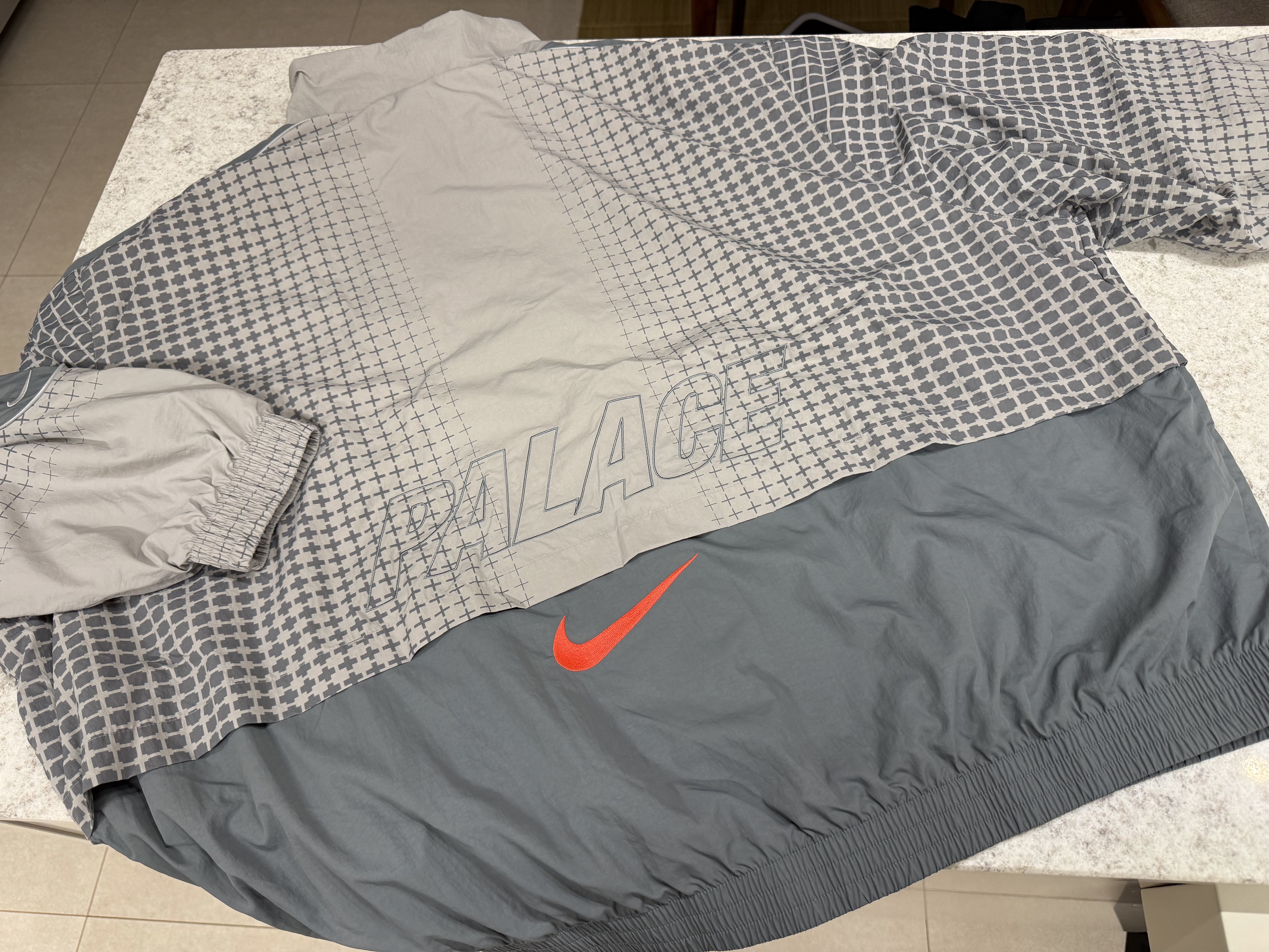 Palace x Nike England Track Jacket Pewter Grey Cool Grey 착용 스타일 - 4