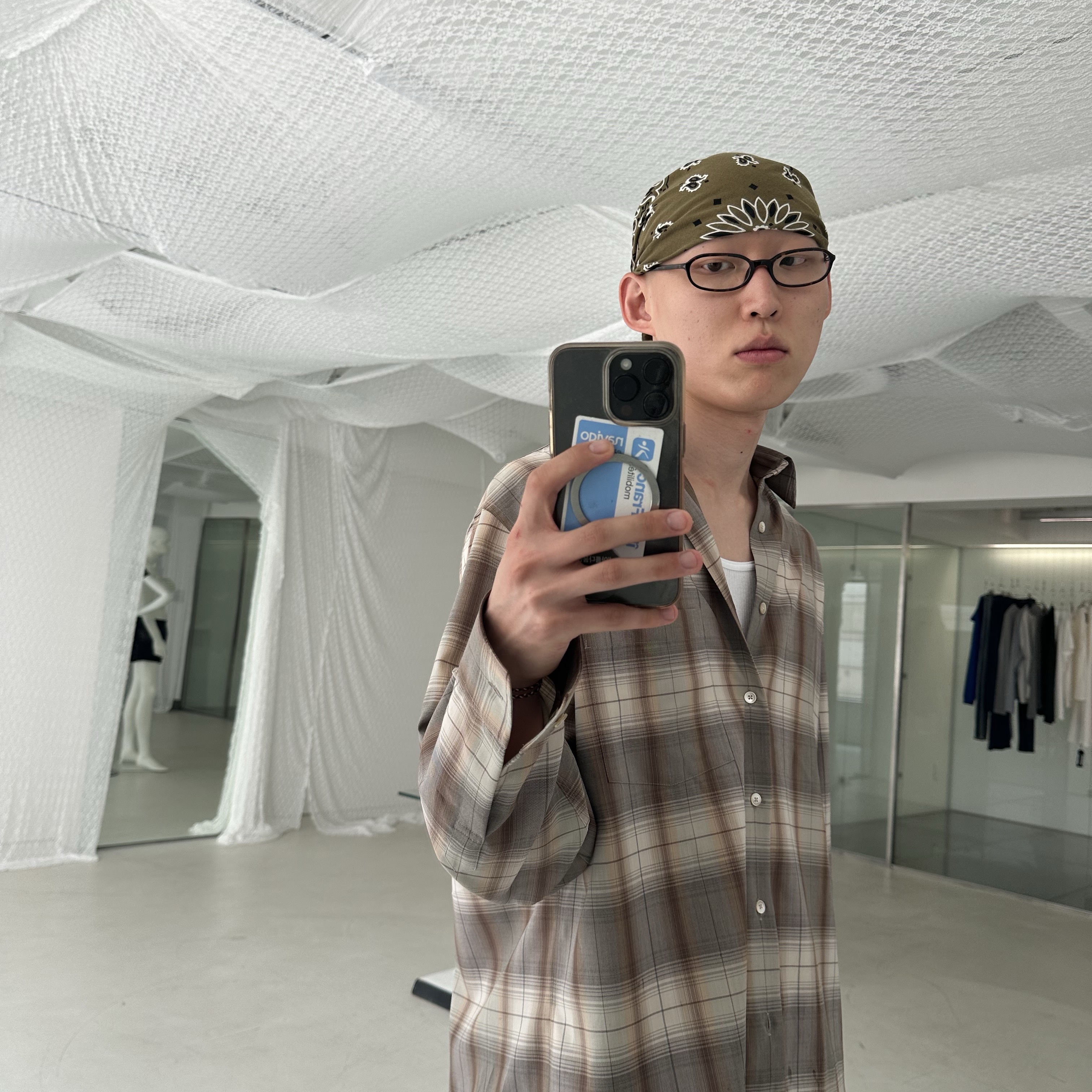 Auralee Super Light Wool Check Shirt Gray Brown 착용 스타일 - 2