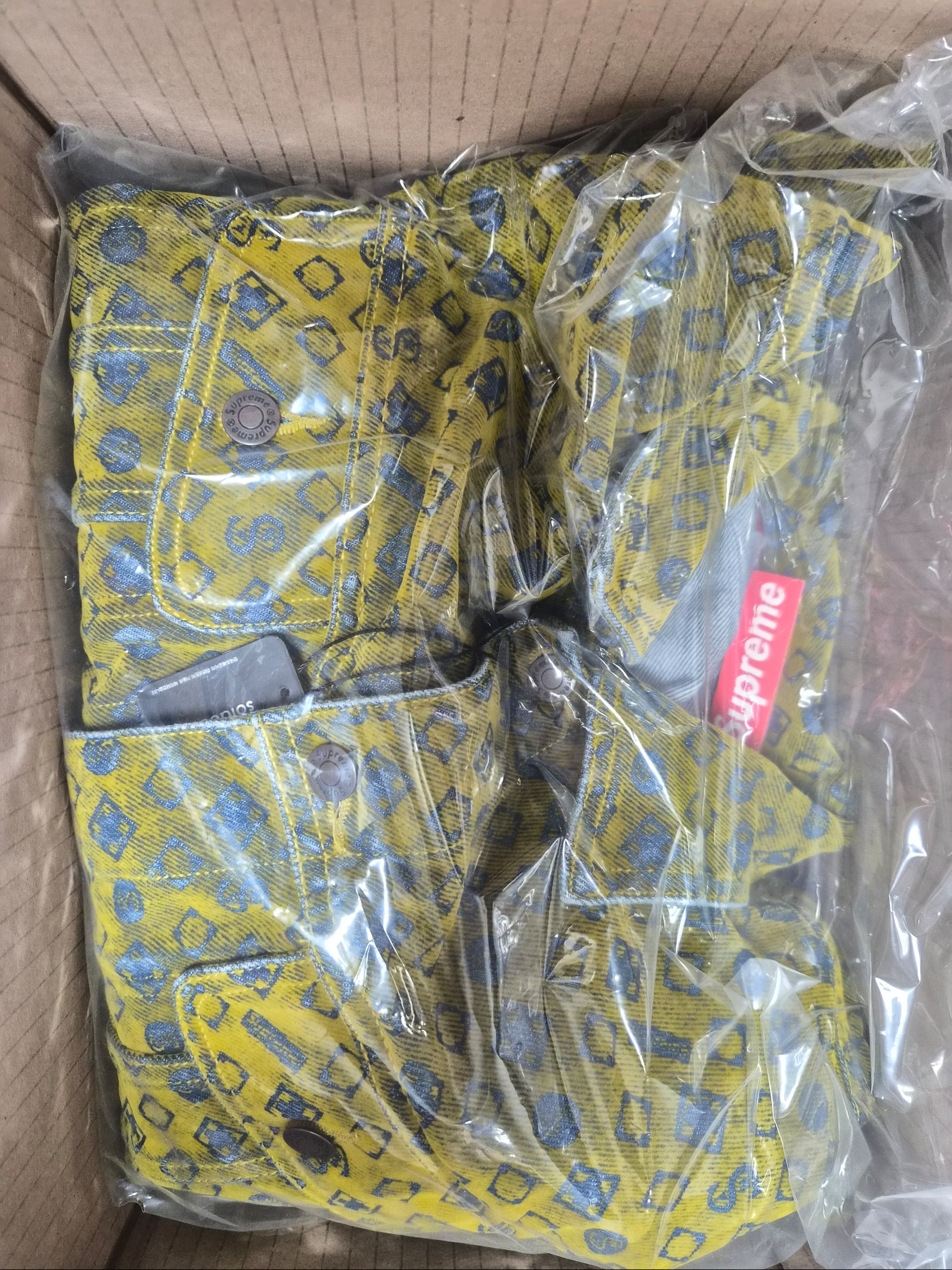 Supreme Flocked Denim Trucker Jacket Mustard - 24FW 착용 스타일