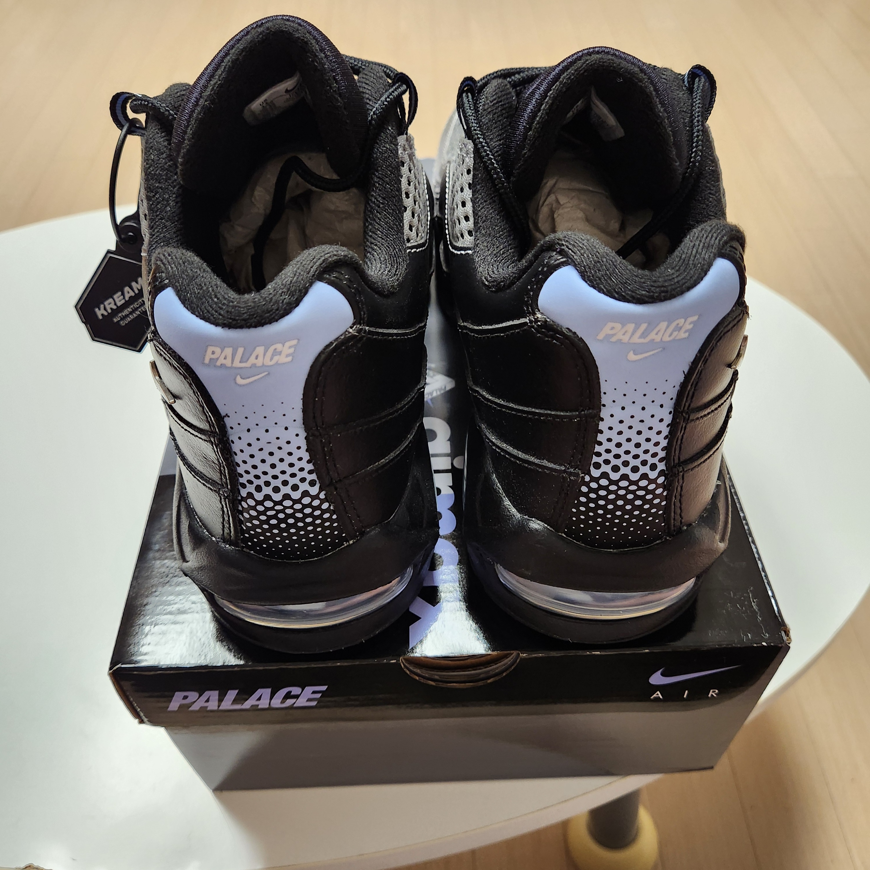 Nike x Palace Air Max 95 Metallic Silver Aluminum 착용 스타일 - 4