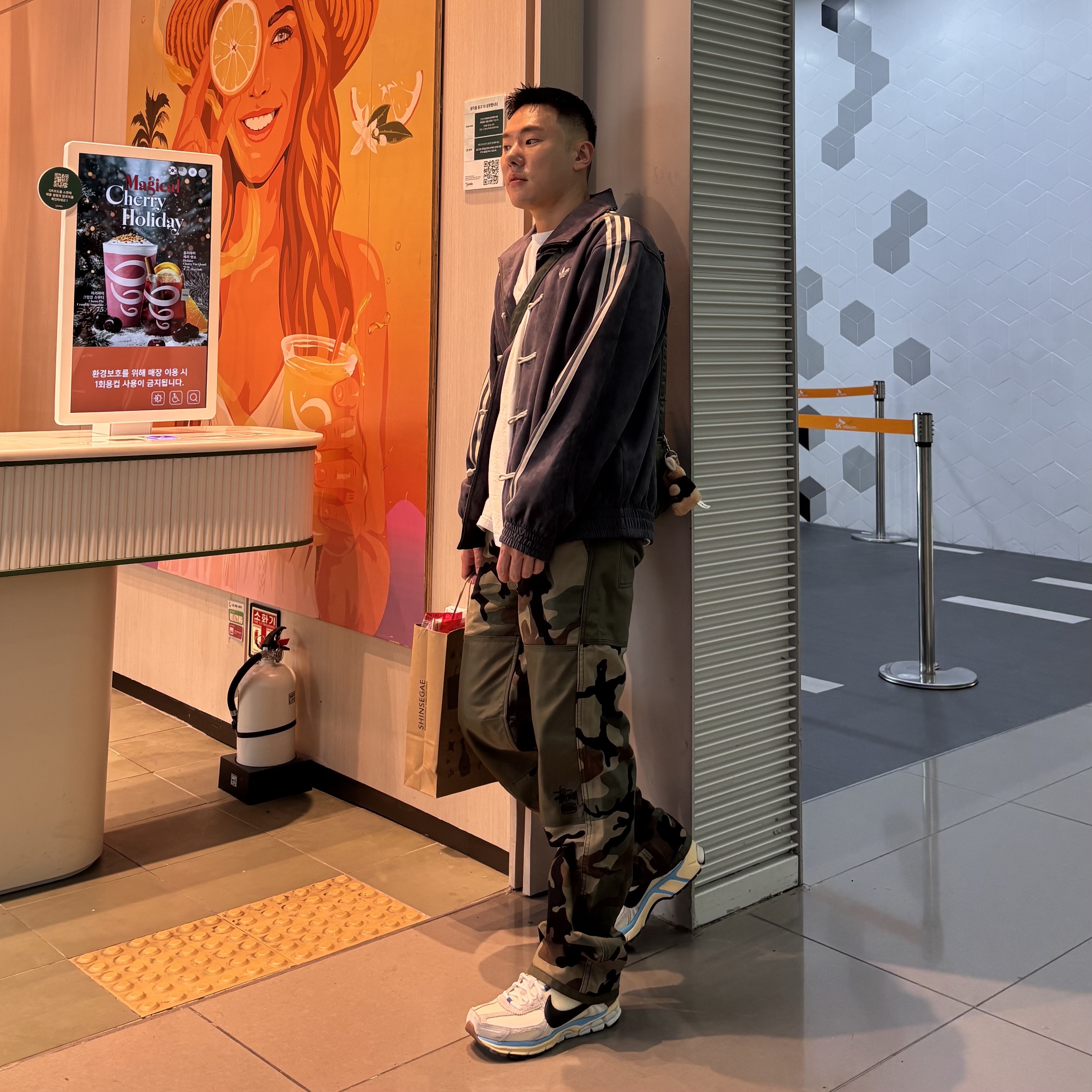 (W) Nike Zoom Vomero 5 PRM Designed by Japan, Adidas Chinese Style Jacket Neutral Navy Blue - US Sizing 착용 스타일 - 1