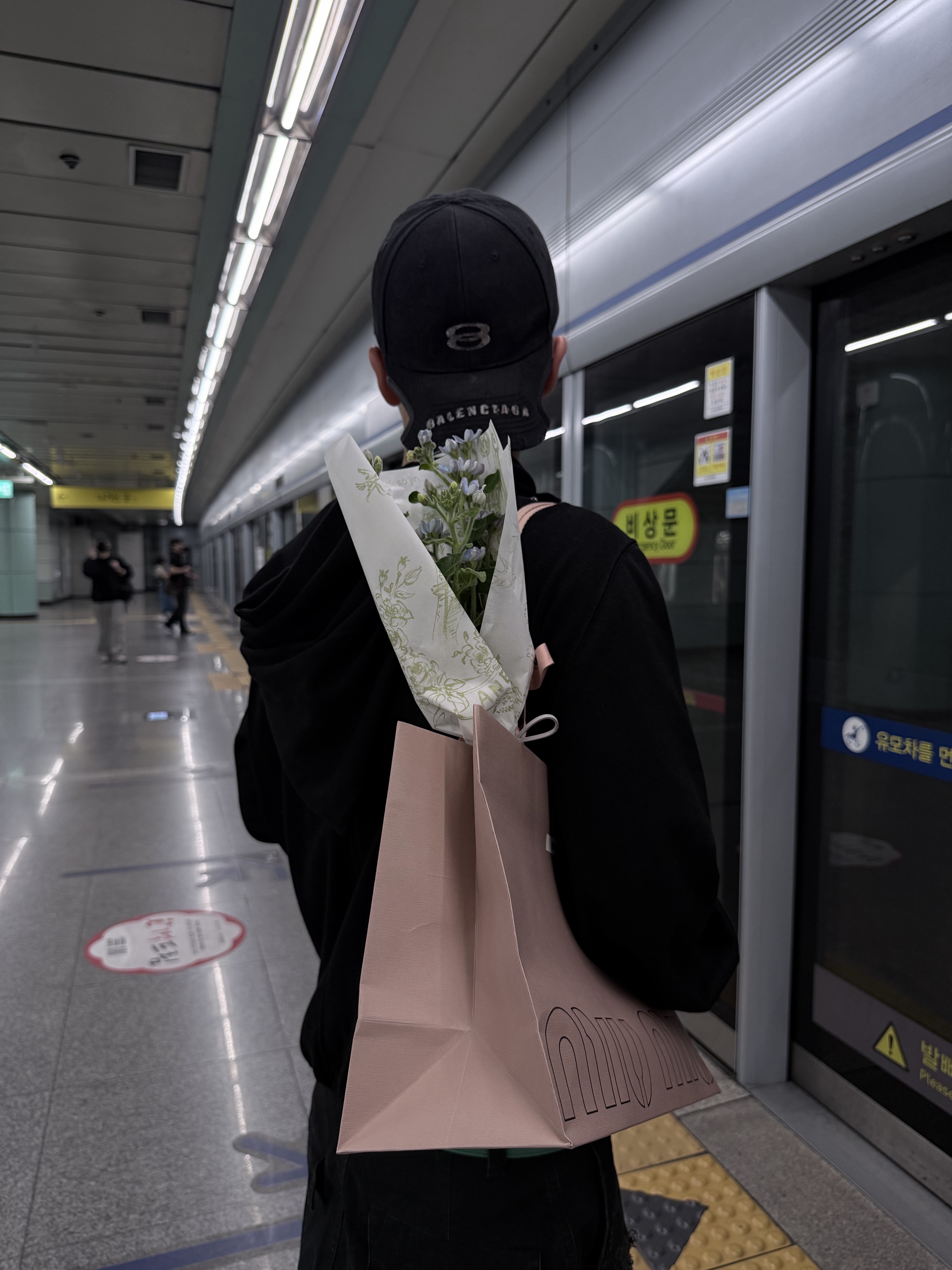 Balenciaga Unity Sports Icon Cap Black White, Rick Owens x Champion Mountain Hooded Jacket Black 착용 스타일