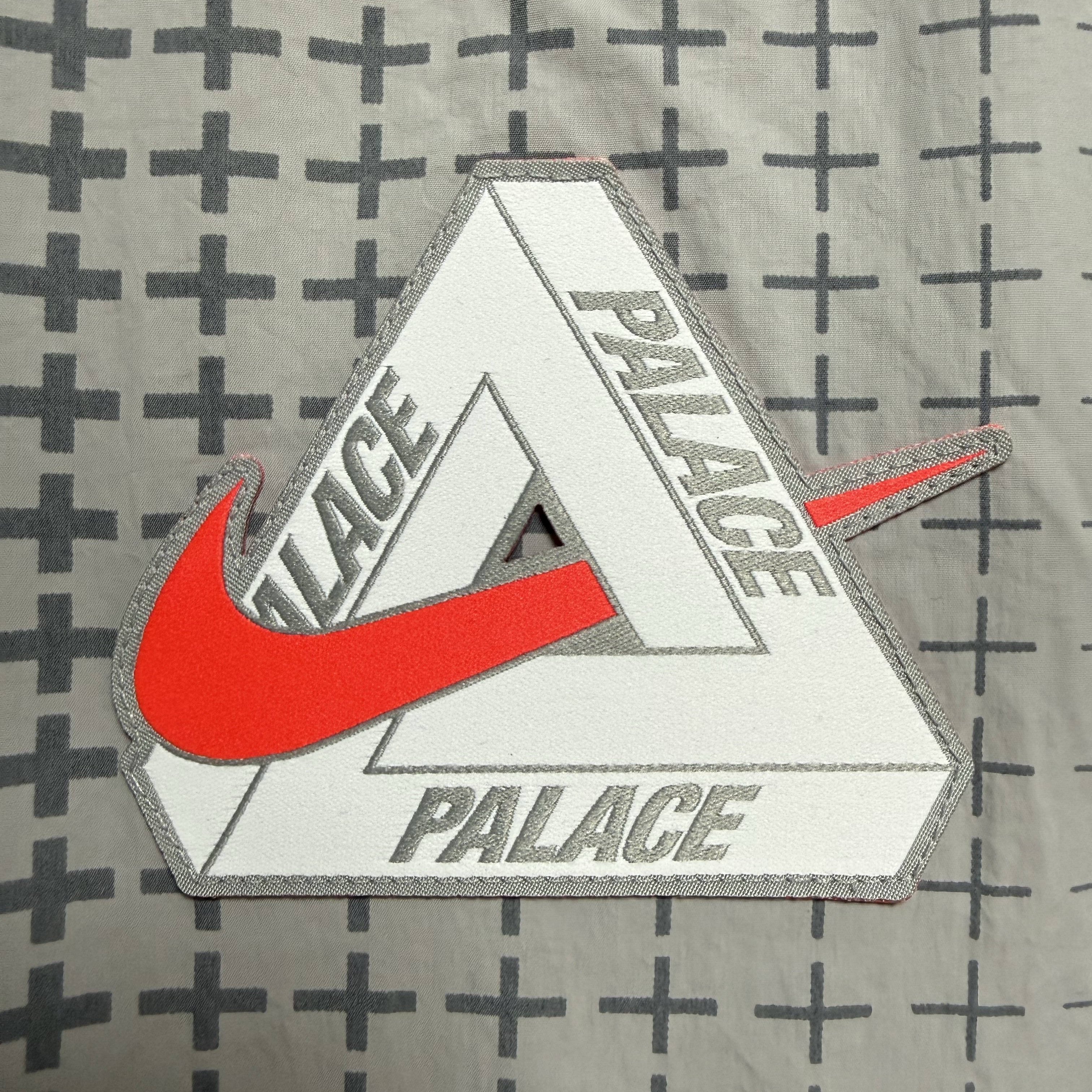 Palace x Nike England Track Jacket Pewter Grey Cool Grey 착용 스타일 - 3