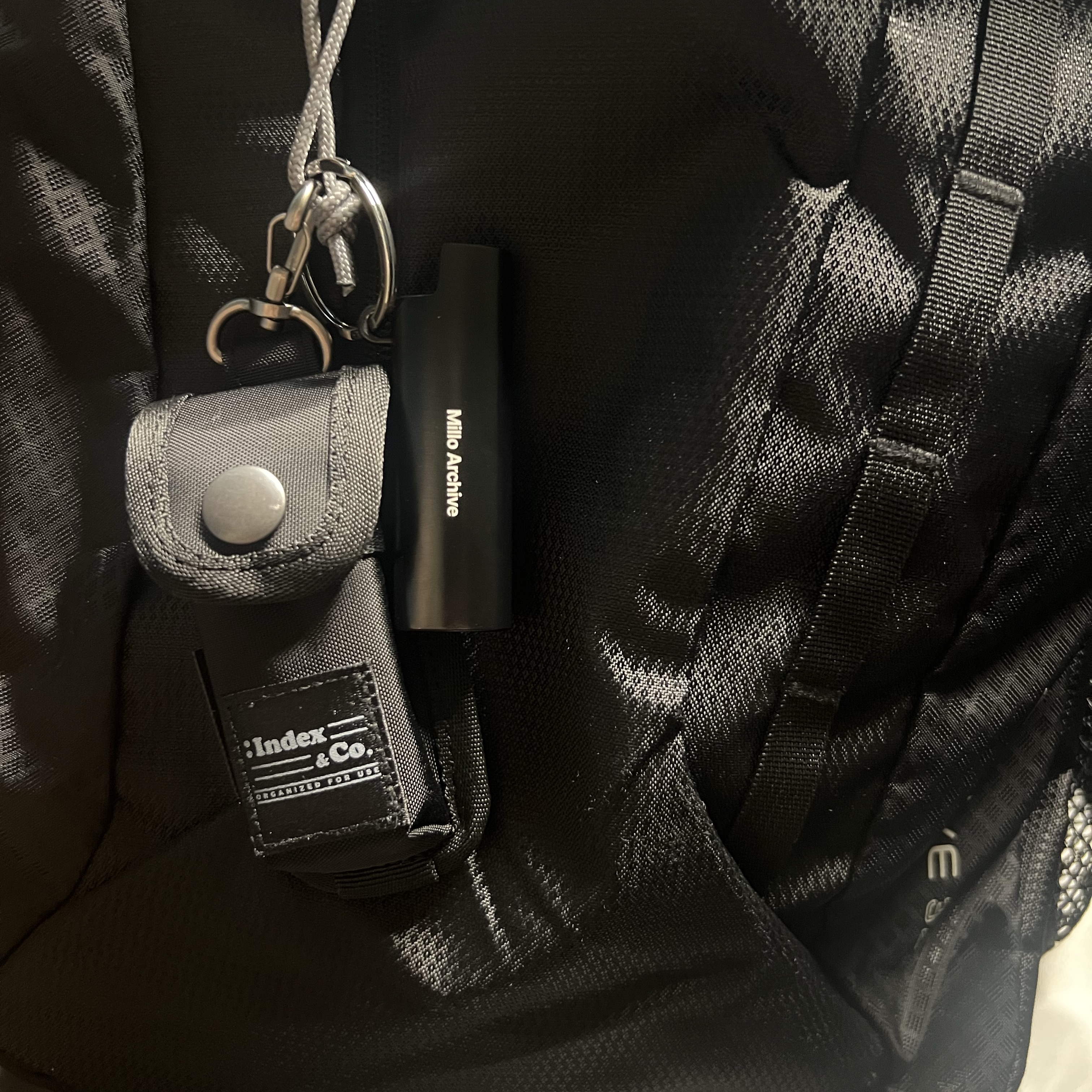 Index&Co. Gadget Lip Balm Case Black, Millo Archive Timeline Lighter Case Black 착용 스타일