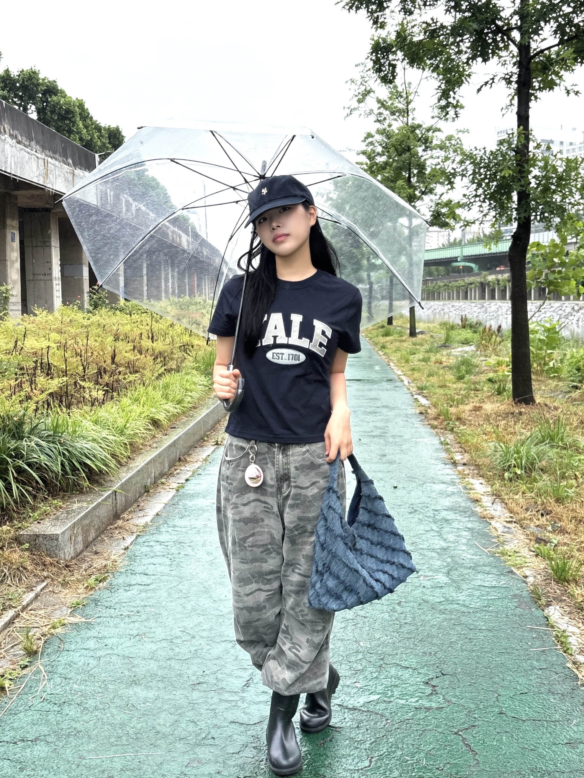 Yale Womens 2 Tone Arch Crop Short Sleeve T-Shirt Navy, [예약 배송] Sunday Ceremony Sy Classic Vintage Logo Cap - Navy 착용 스타일