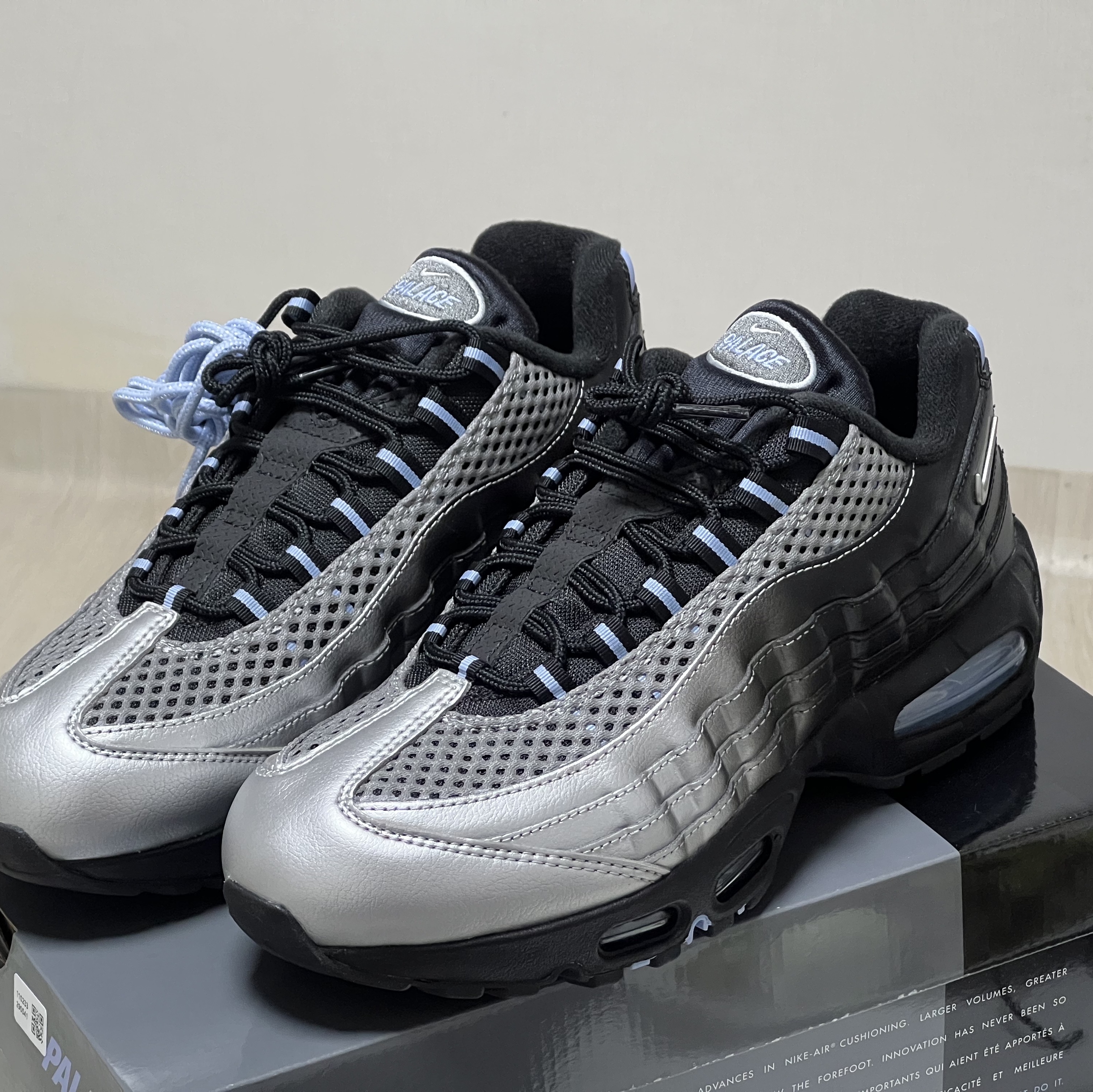 Nike x Palace Air Max 95 Metallic Silver Aluminum 착용 스타일