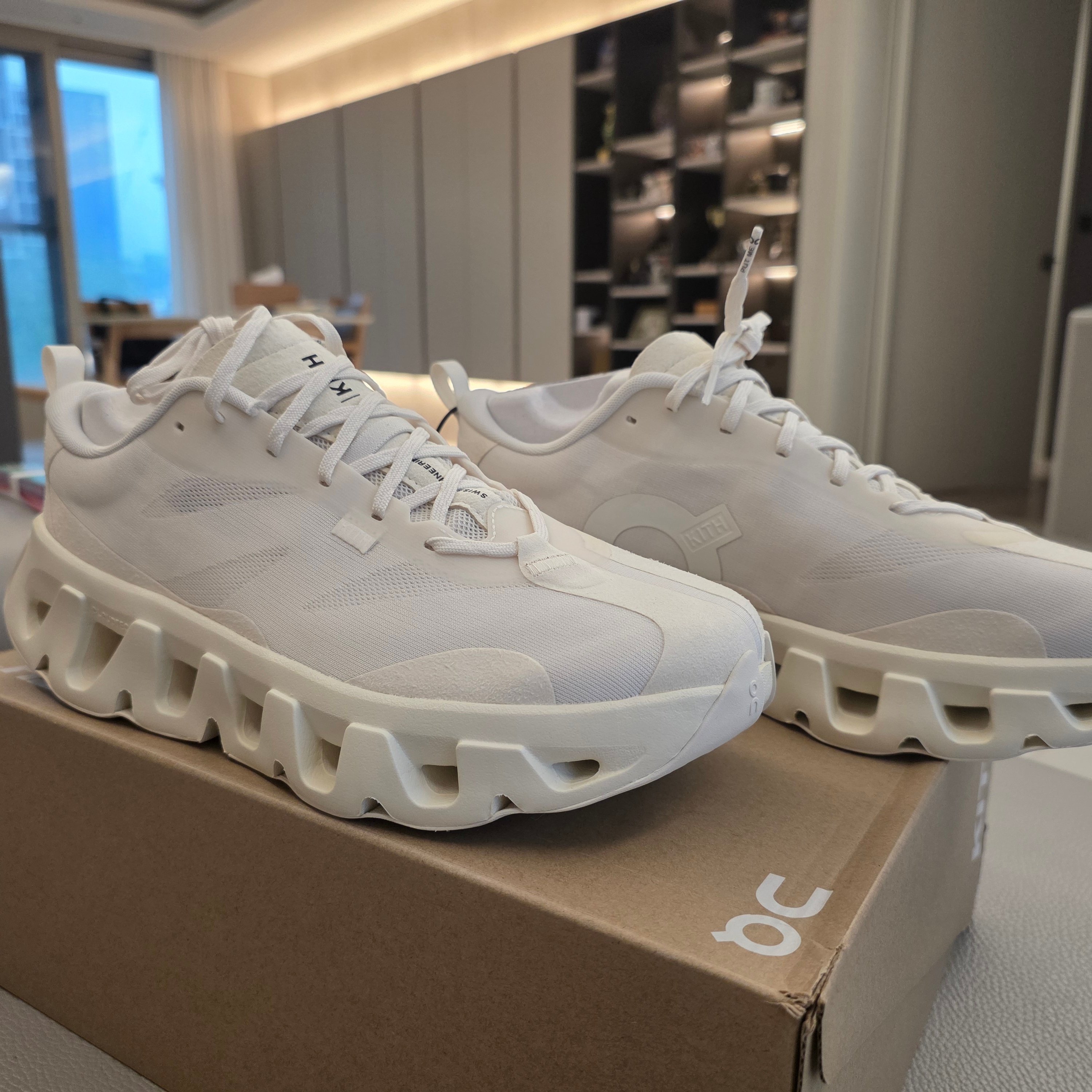 On Running x Kith K-Tech 1 Tofu 착용 스타일 - 5
