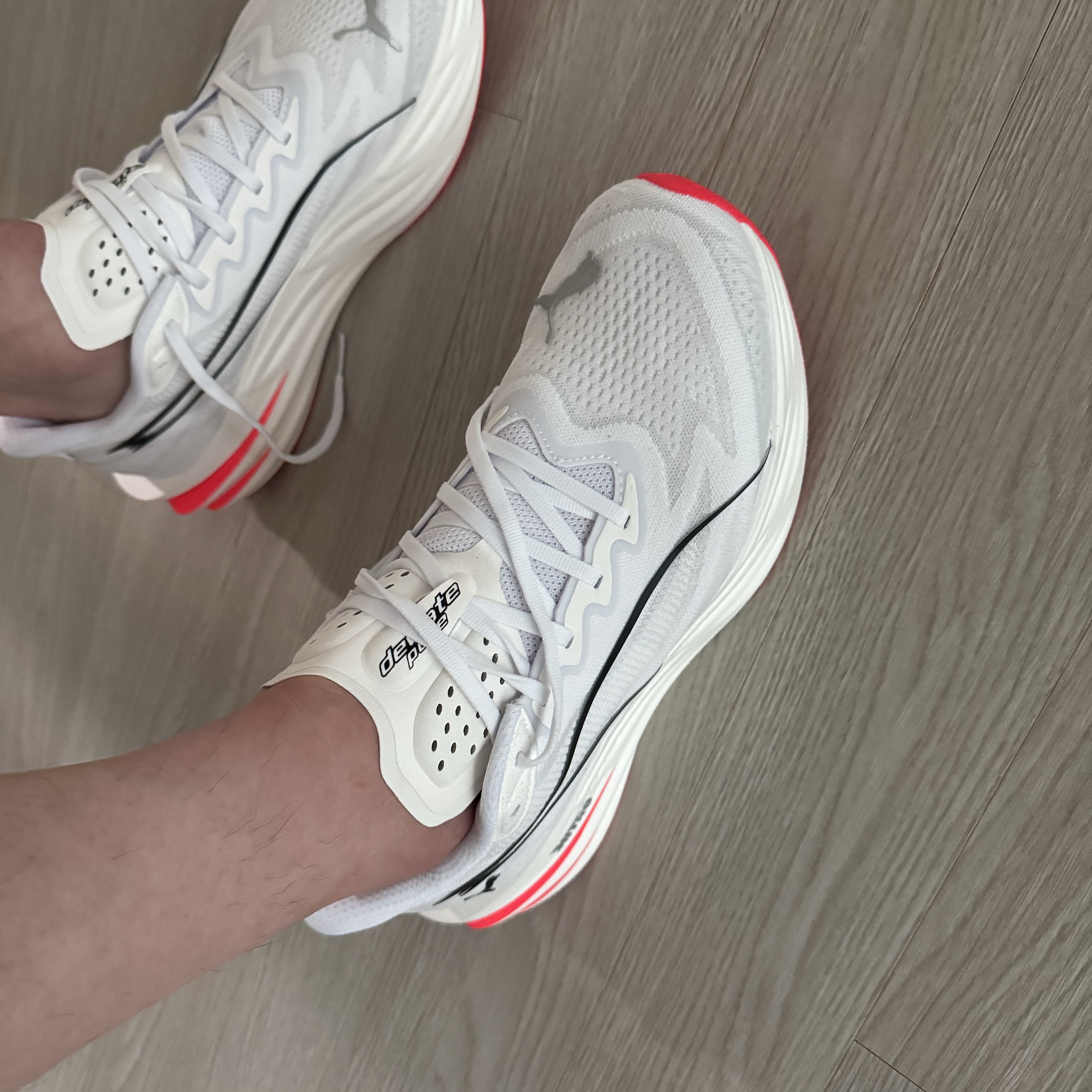 Puma Deviate Pure Nitro Puma White Ultra Red 착용 스타일 - 2