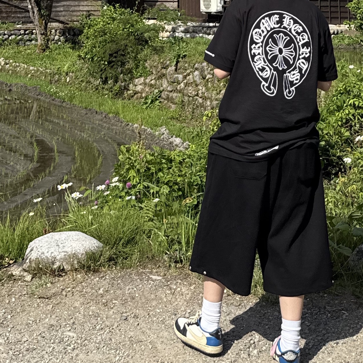 Chrome Hearts Horseshoe Logo Pocket T-Shirt Black, Jordan 1 x Travis Scott x Fragment Retro Low OG SP Military Blue 착용 스타일